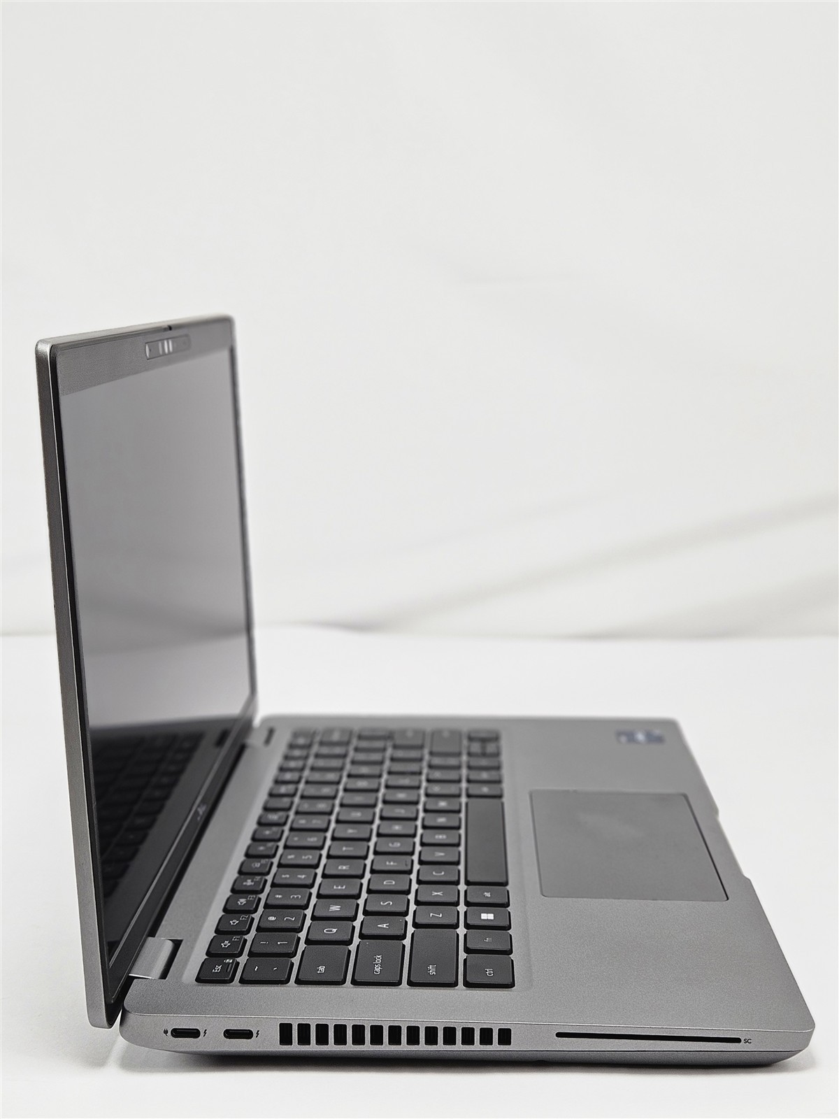 Dell Latitude 5431 i7-1270P 16GB 256GB SSD 14″ HDMI Thunderbolt 4 P137G