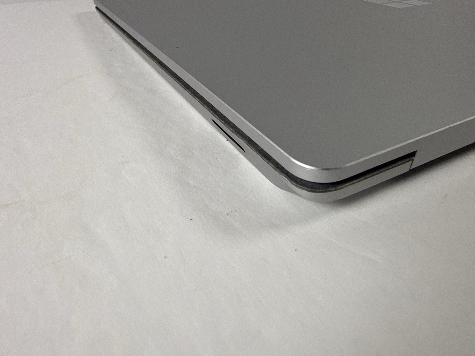 Microsoft Surface Laptop 5 13.5” 1950 Intel Core i7-1265U 16GB RAM 512GB NVME