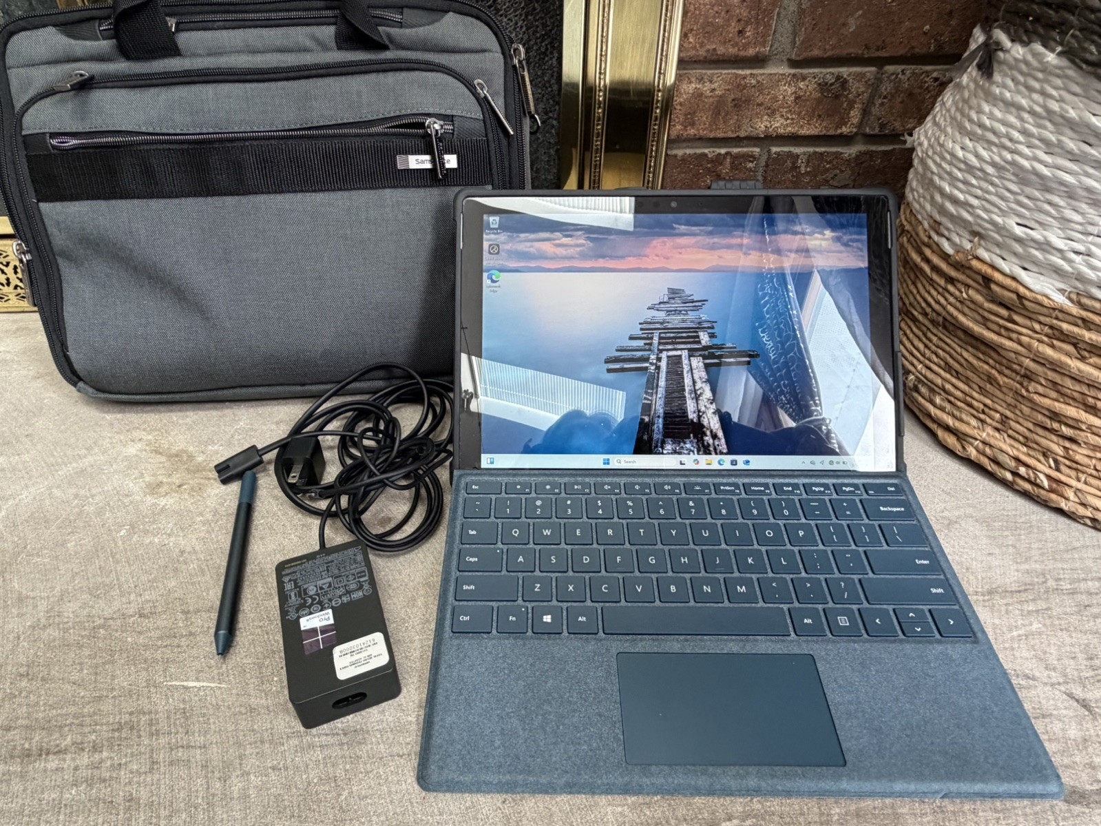 Microsoft Surface Pro 6 12.3″ touch screen with keyboard- pen- case and charger