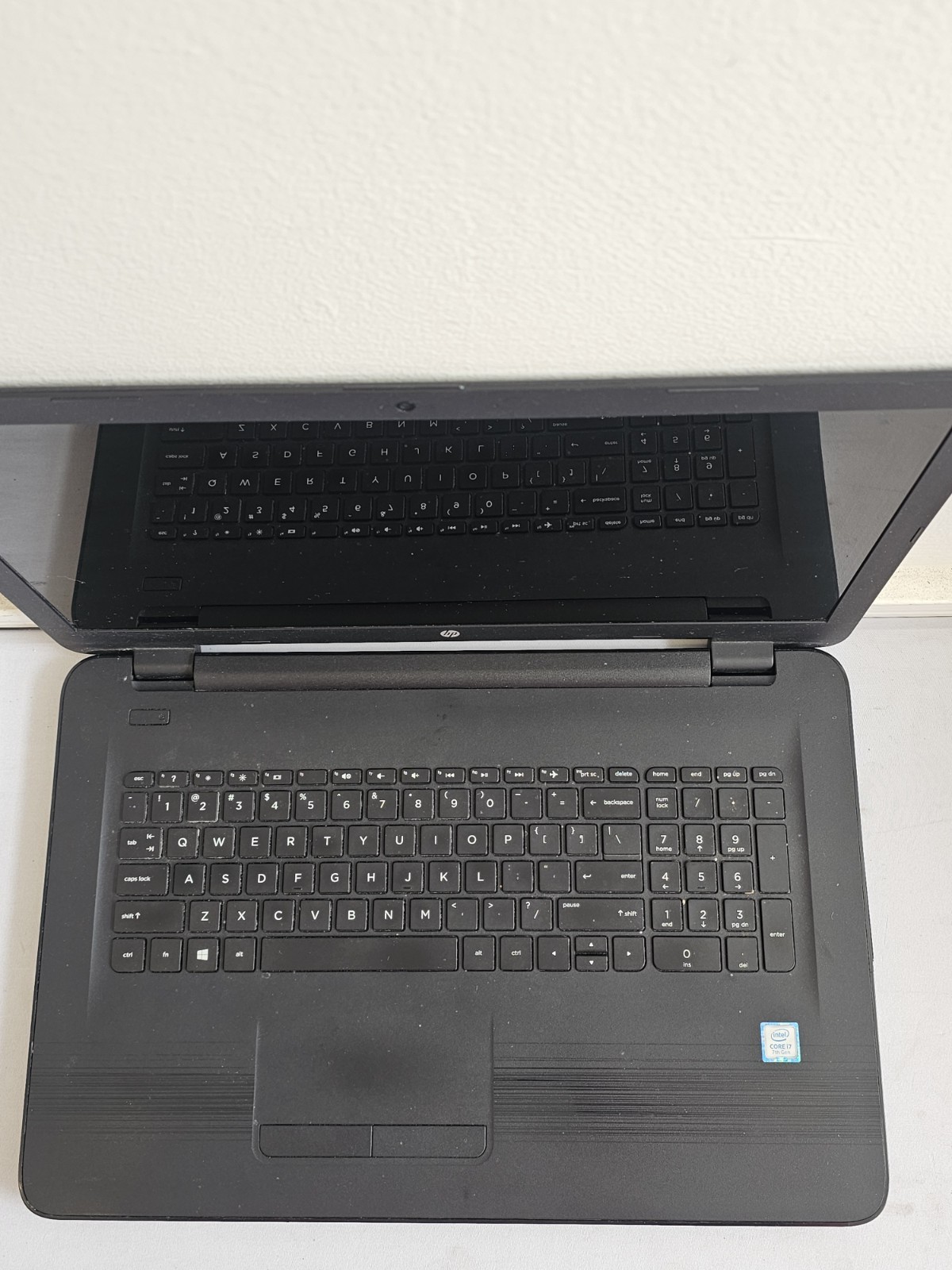 HP Notebook 17-x173dx Laptop – Intel i7 Gen 7 – 8GB RAM – 500GB BAD BATT Win 10