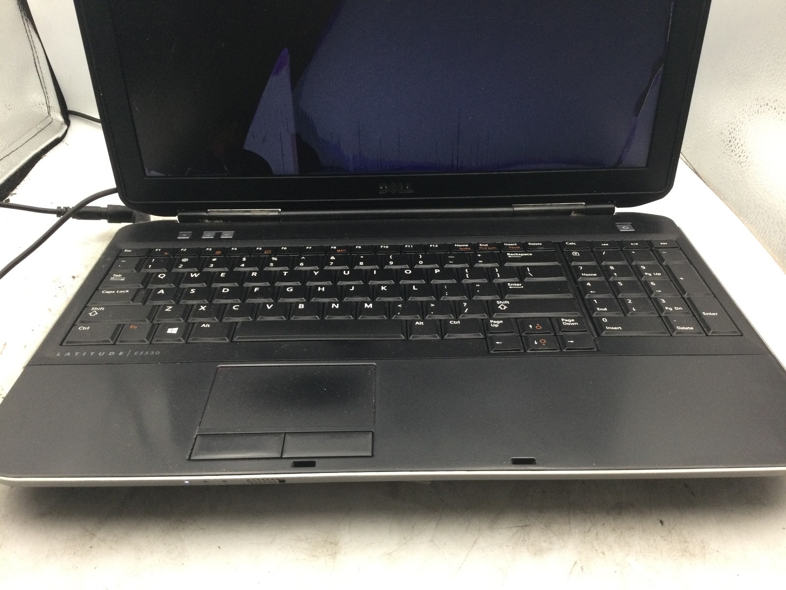 DELL LATITUDE E5530 – FOR PARTS/BAD LCD – INTEL I5 – NO RAM -READ DESCRIPTION-BB