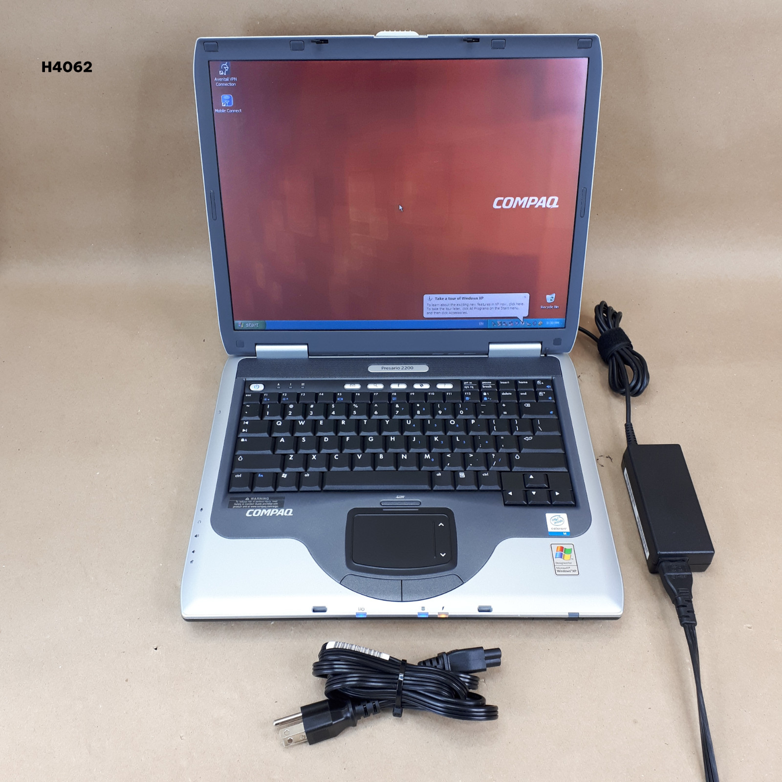 Vintage Compaq Presario 2200 14″ Laptop Celeron M 480MB RAM 40GB HDD WinXP H4062