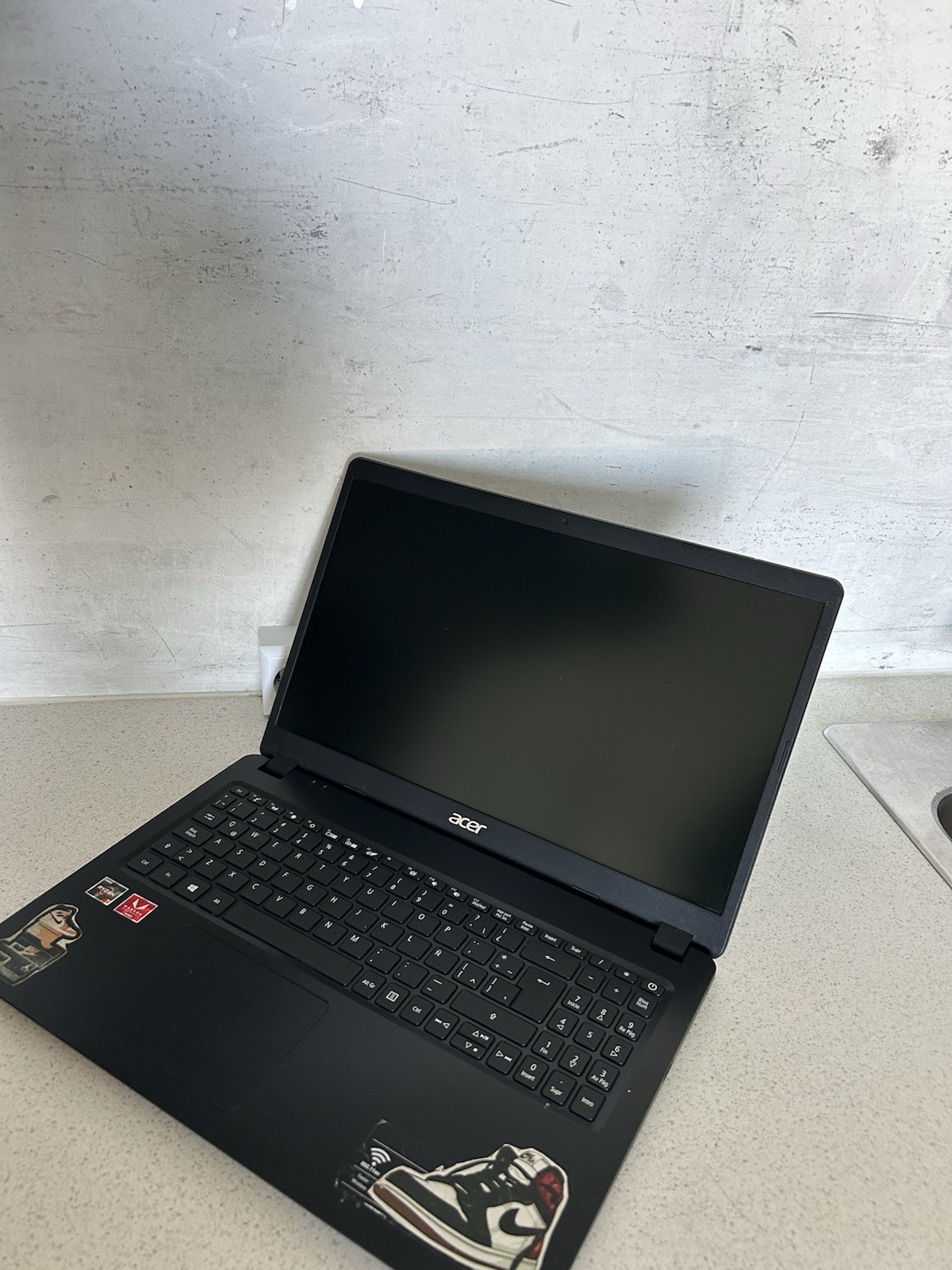 Acer Aspire 3 Laptop – Ryzen 7, 16GB RAM, 237GB SSD + 1TB External HDD