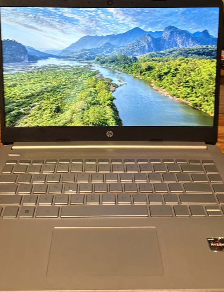 Laptop + Charger HP AMD Ryzen 3 3250U 8GB DDR4 Ram 119gb Storage