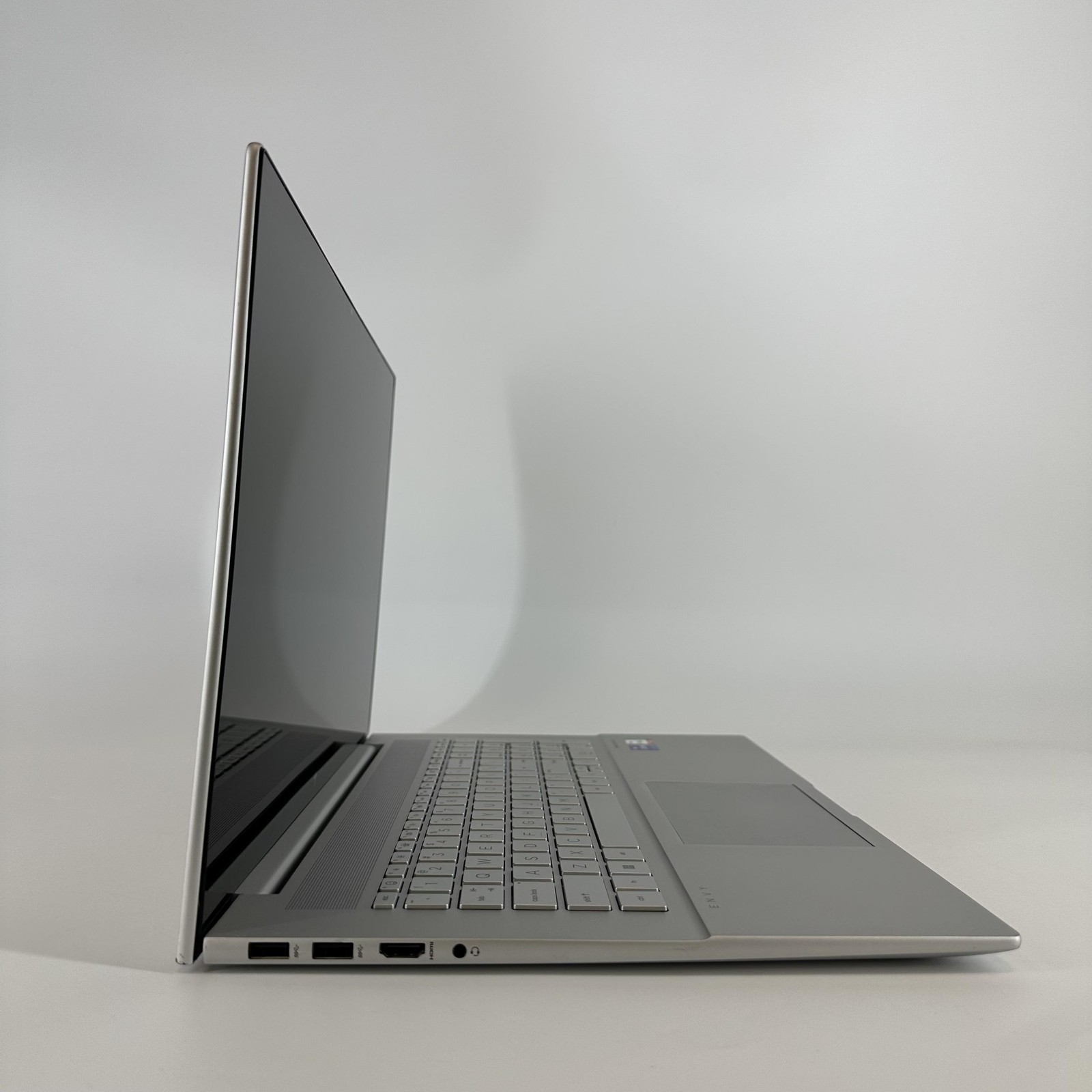 HP Envy 17 Silver FHD TOUCH 2.1 GHz i7-1260P 32GB RAM 1TB SSD Good