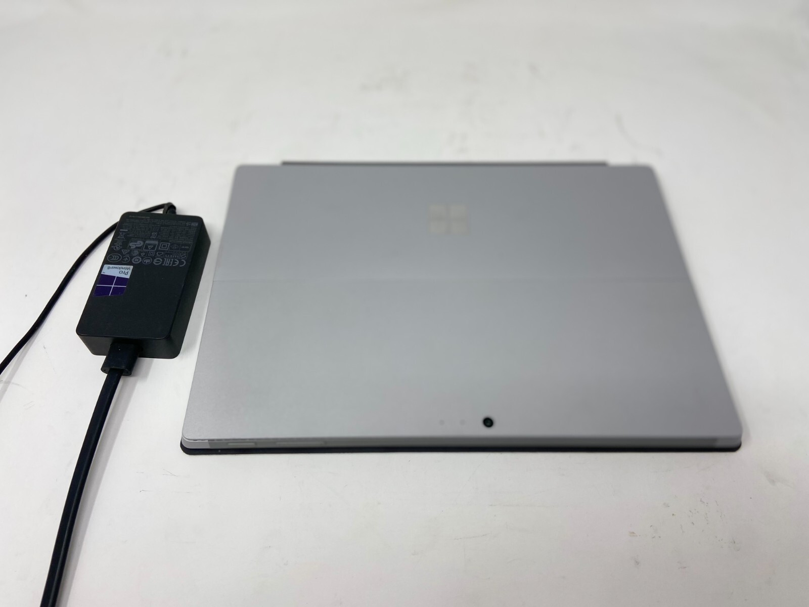 Microsoft Surface Pro 4 Core m3-6y30 2.2GHz 4GB RAM 128GB SSD Win 10 Tablet
