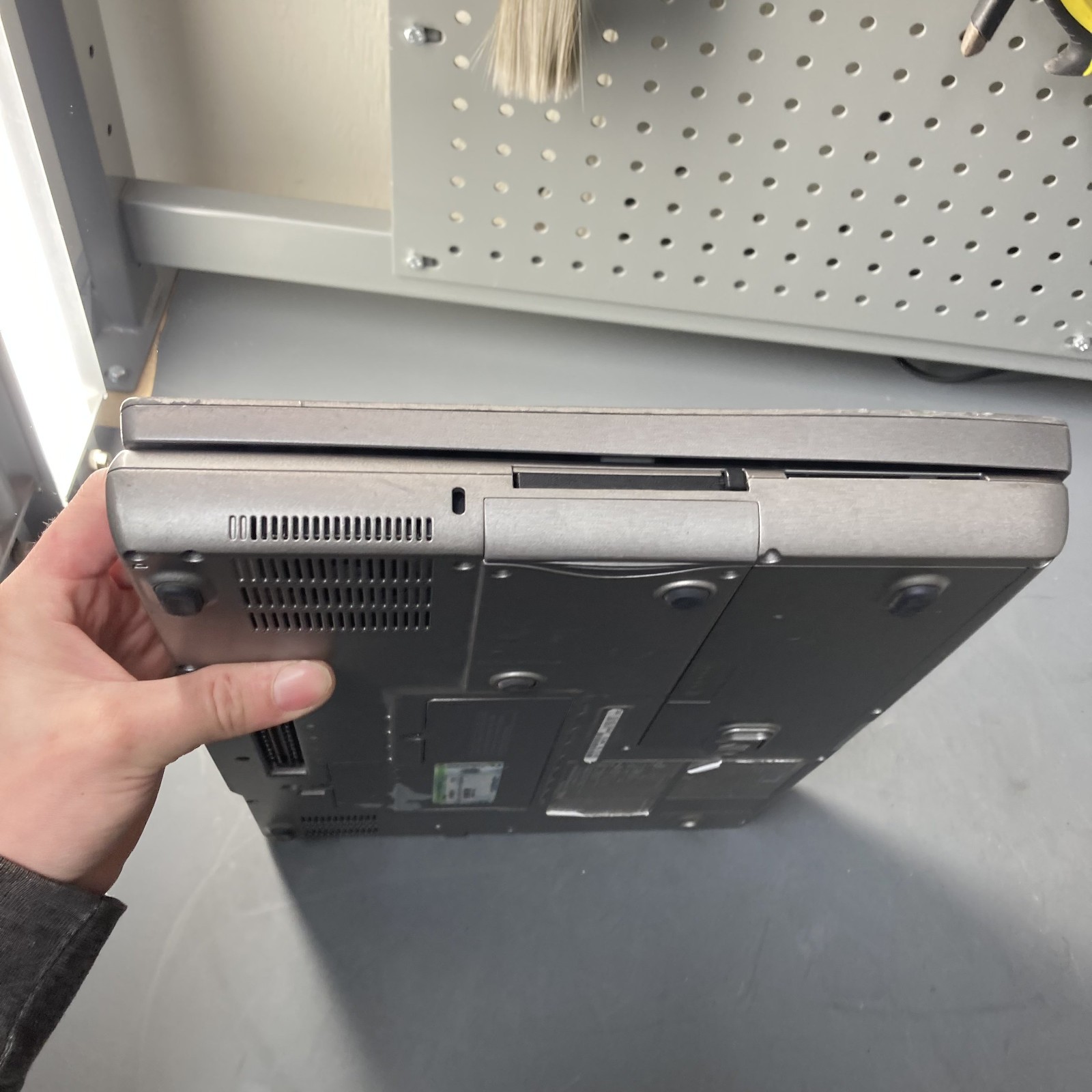 Dell Latitude D810 Laptop Pentium M 1.86GHz 2GB RAM No HDD NO OS