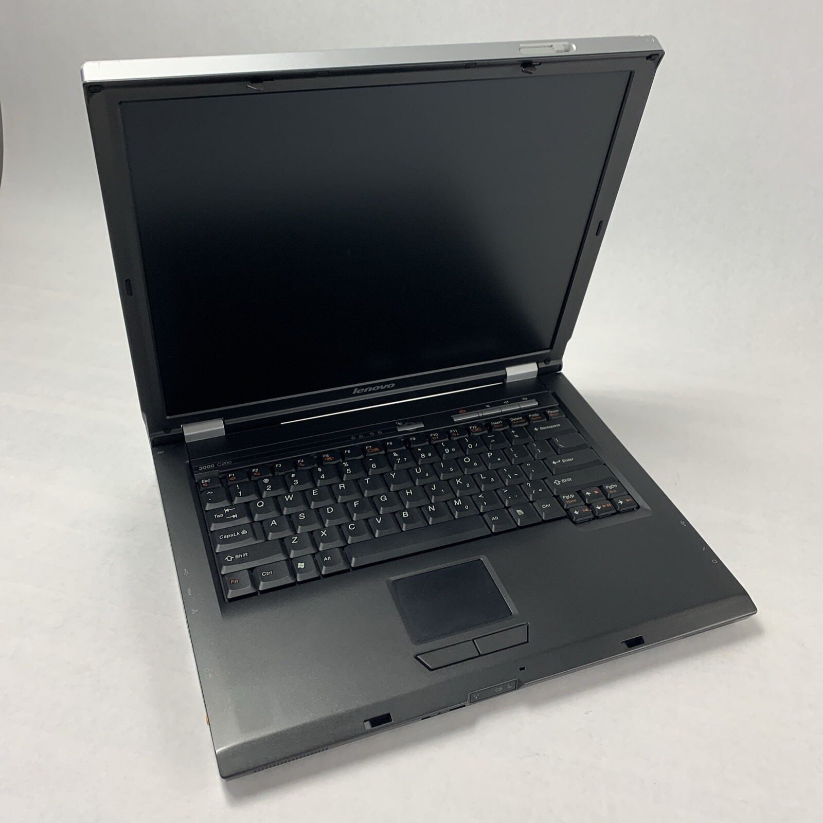Lenovo 3000 C200 Intel Pentium T2060 1.60GHz 1GB RAM 15″ No Battery No HDD No OS