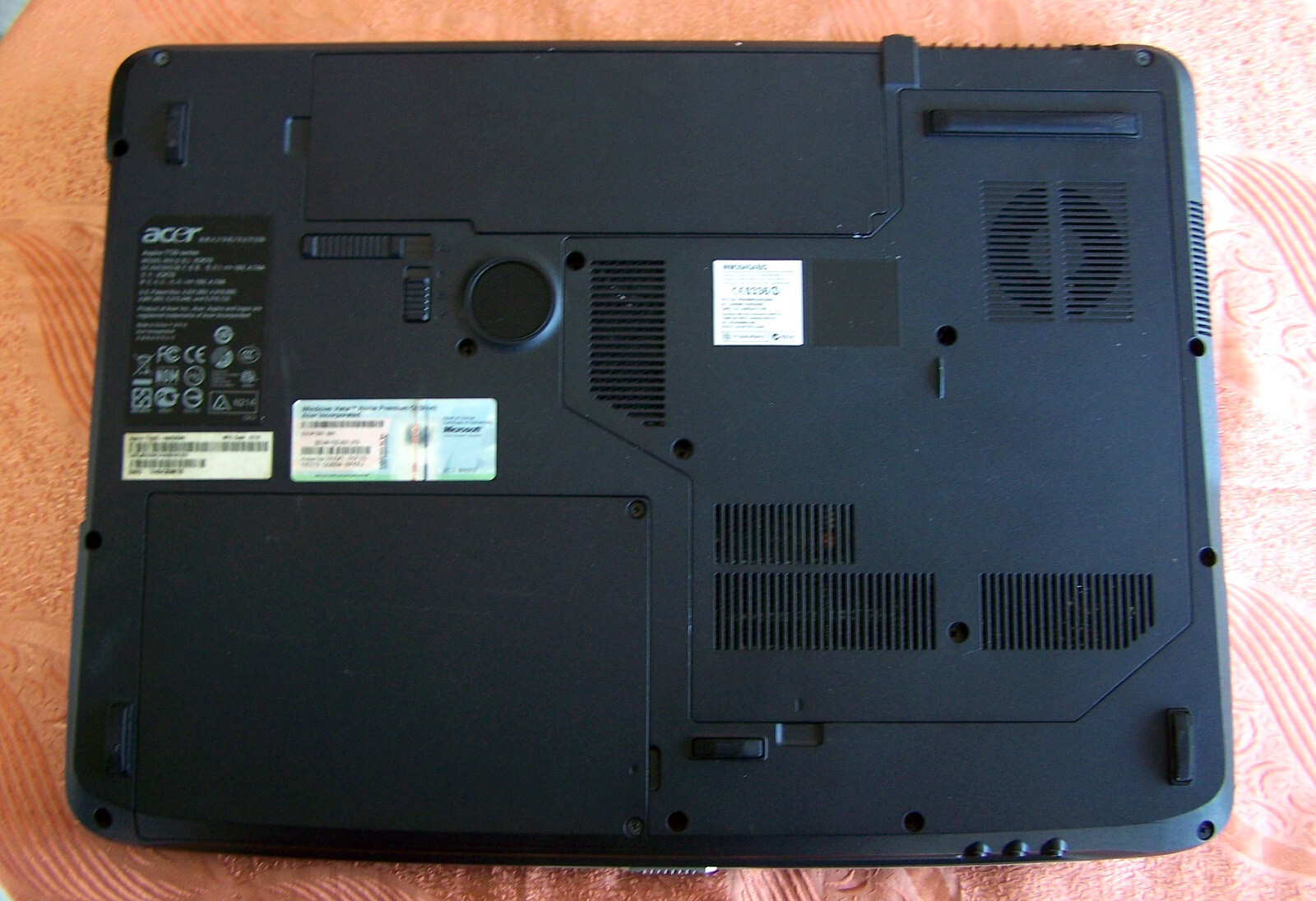 Acer Aspire 7720 17” Intel 2 core 2.0GHz 3GB Ram 2x160GB HD nVidia 9500 Win 10&7