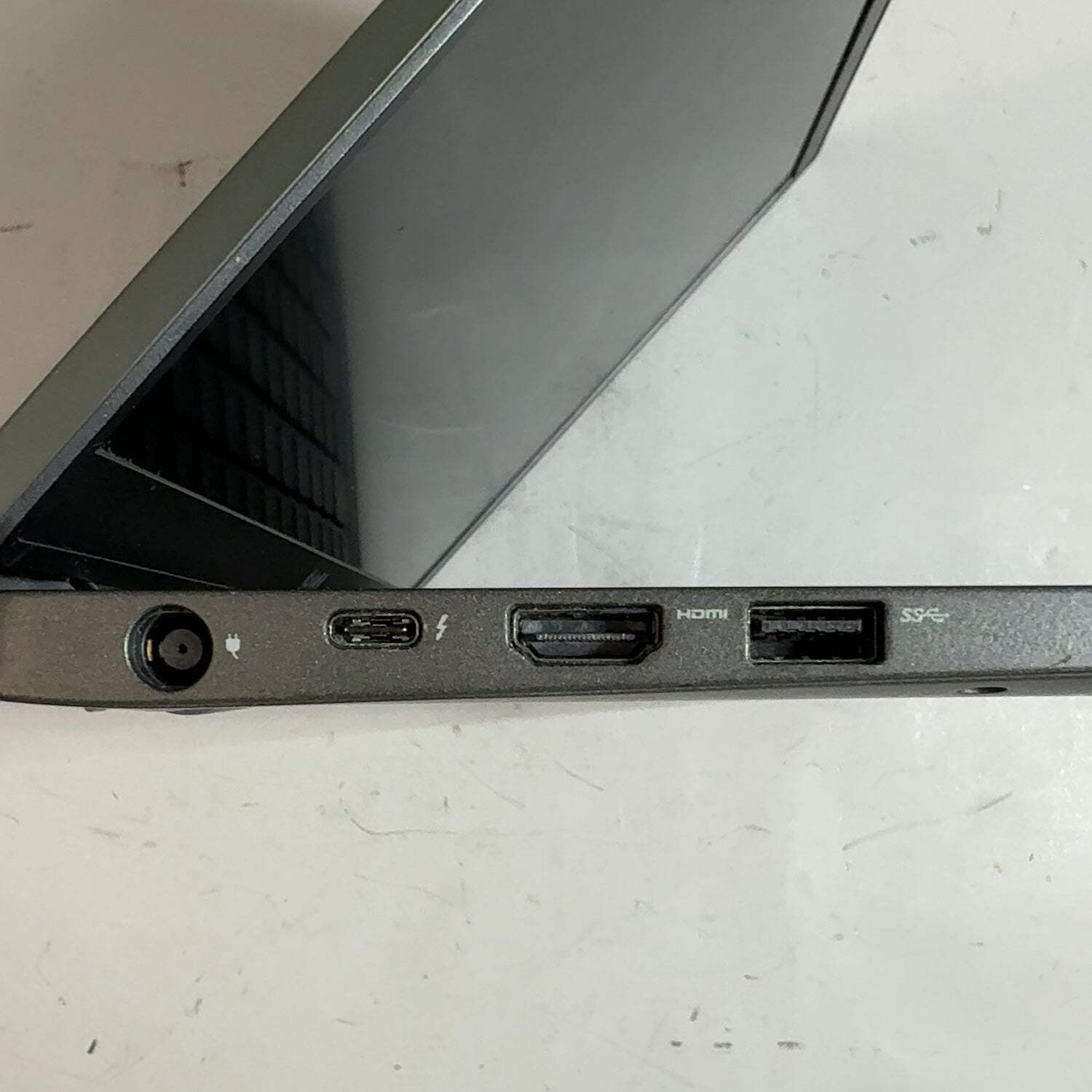 Dell Latitude 7400 13.3″ i5-8365U 2.0GHz 8GB RAM 256GB SSD