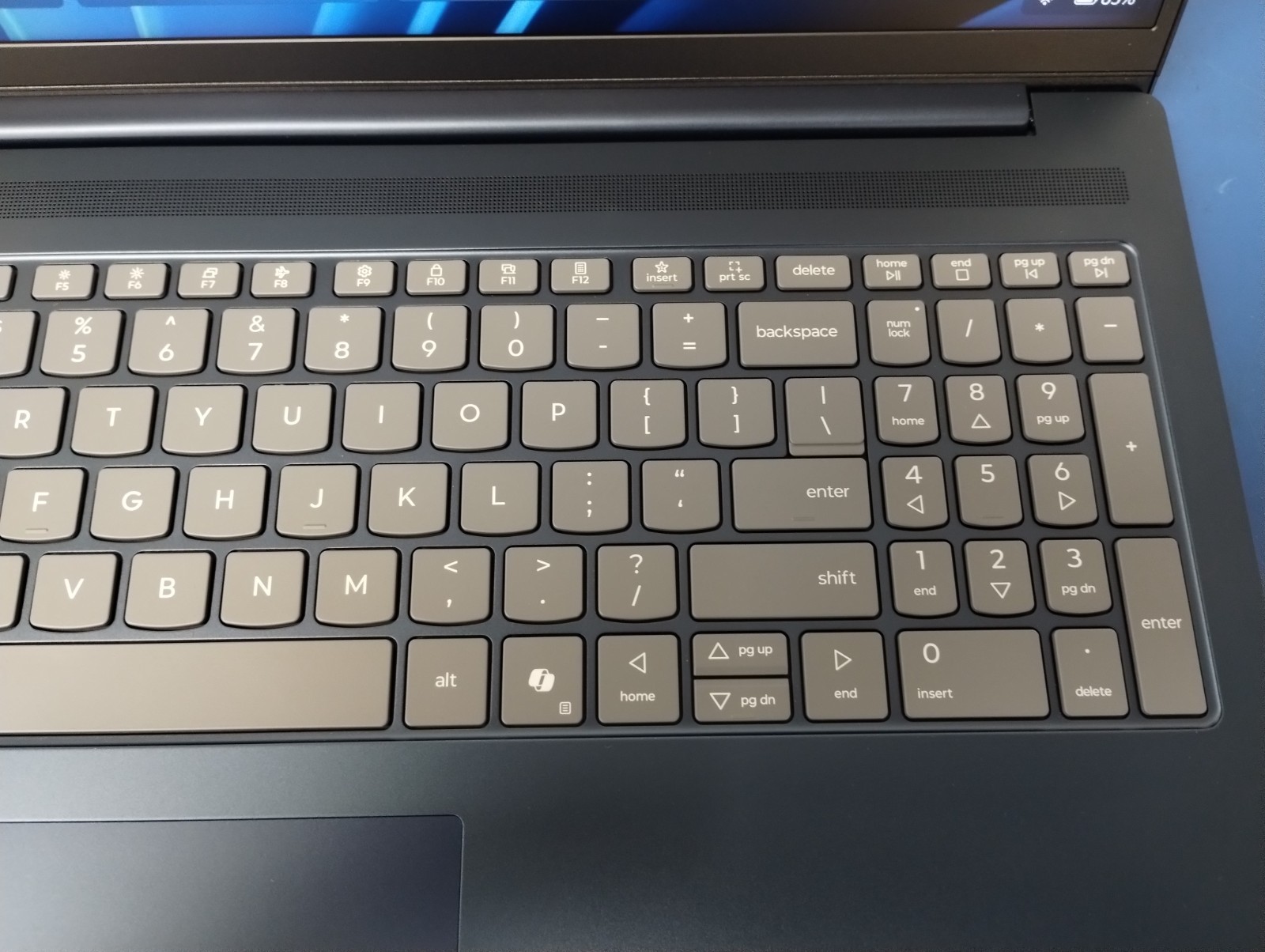 LENOVO SLIM 7 14ILL10, Intel Core Ultra 7 258V, 2.20 GHz, 32 GB RAM, 1 TB NVMe