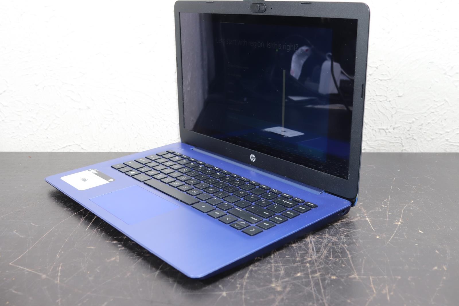 HP Stream 14-DS0035NR 14″ AMD A4-9120e 1.50GHz 4GB RAM 64 GB SSD Windows 10