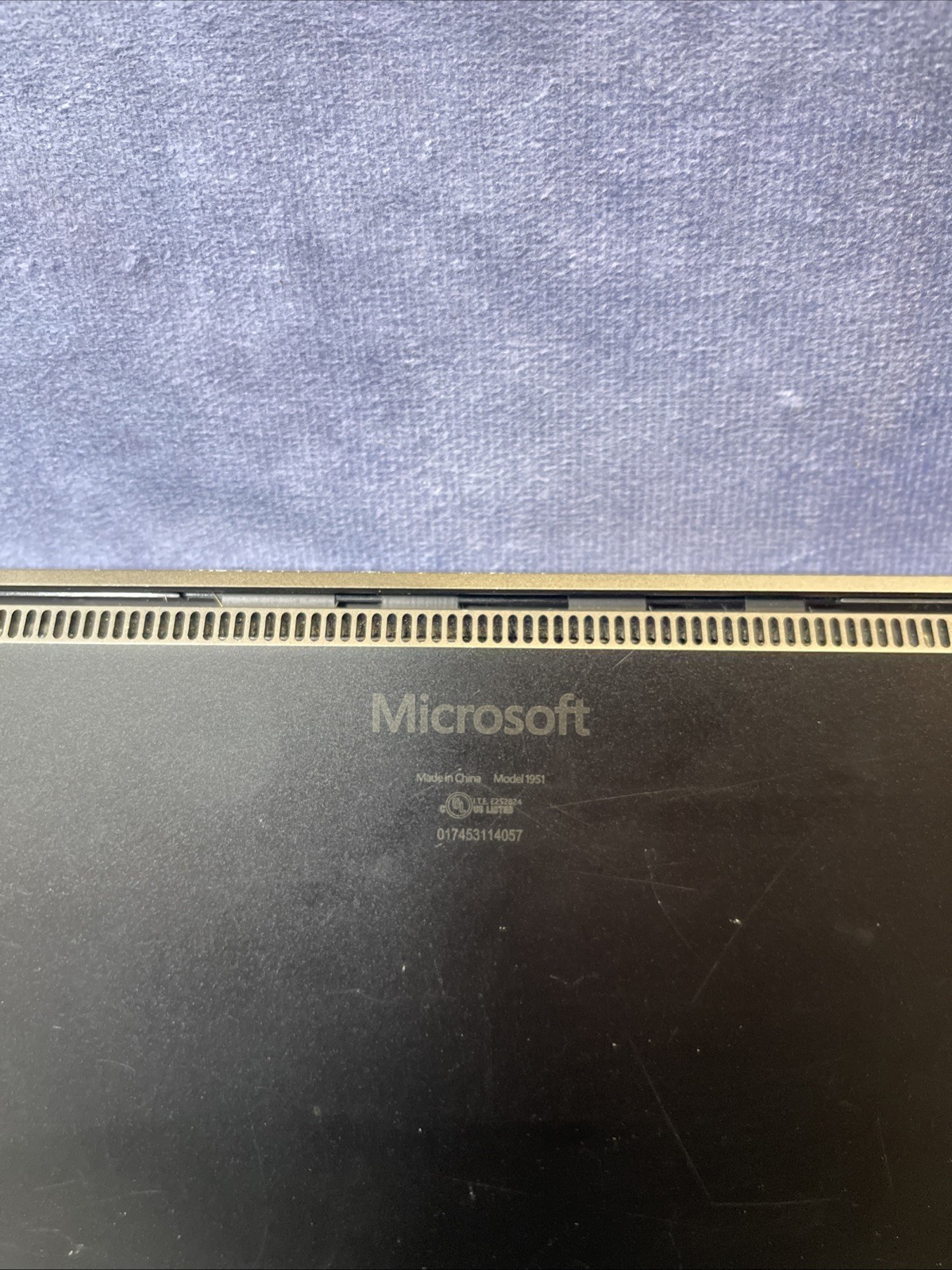 Microsoft 1951 Tested LCD Screen w/ Chassis & Battery -No Motherboard