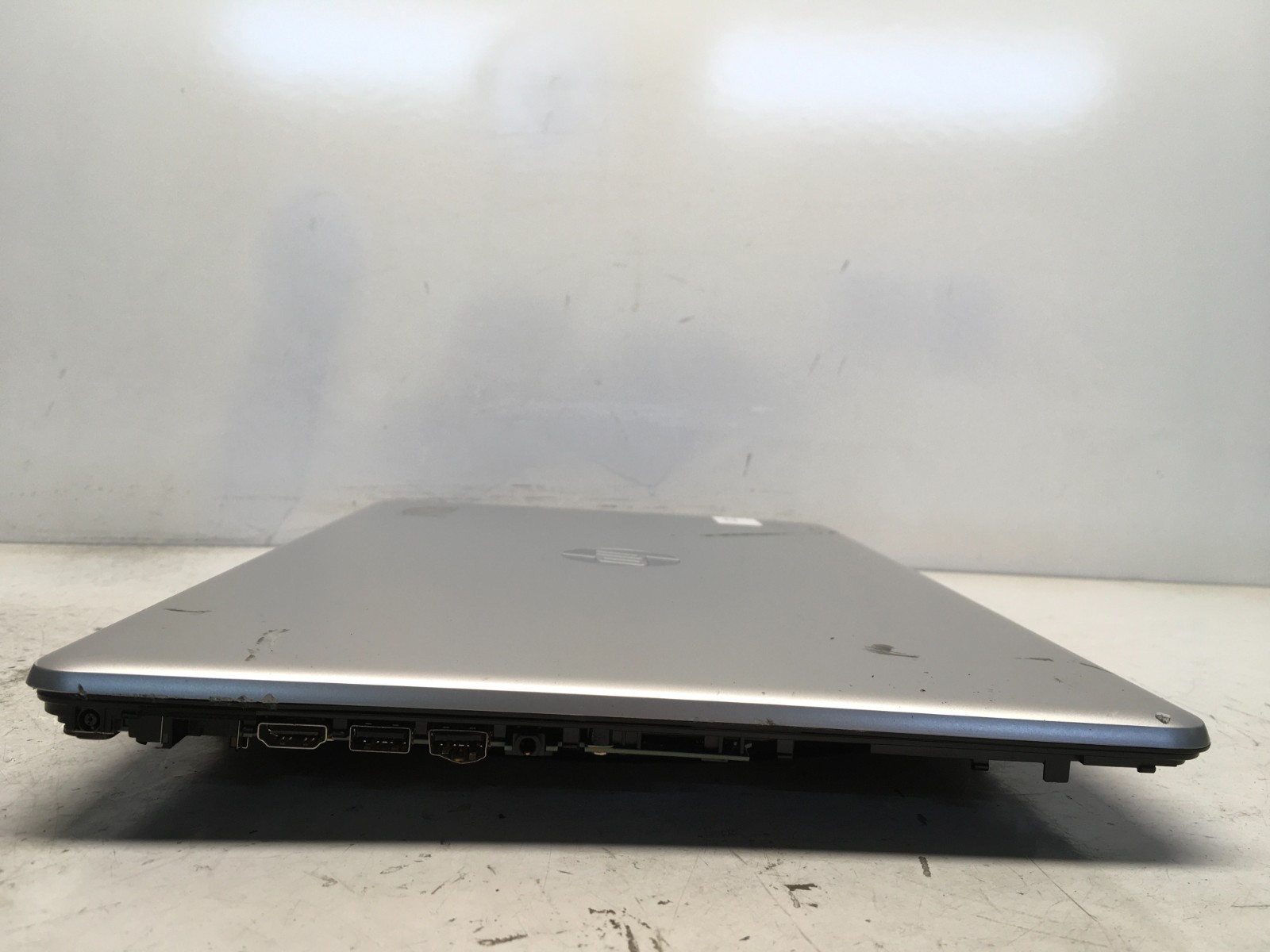 HP 17-CA1 AMD Ryzen 3 3200U 2600MHz 8 GB NO HDD