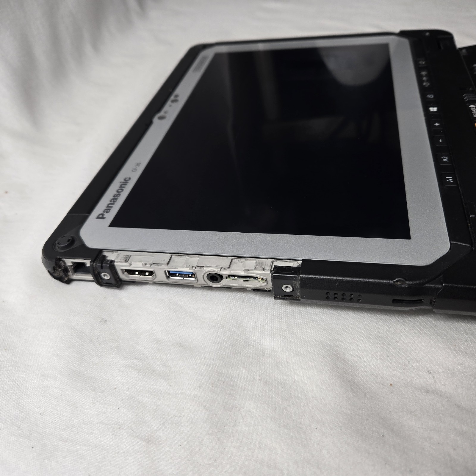 Panasonic Toughbook CF-20 10.1″ i5-7Y57 1.20GHz 256GB SSD 8GB 4G | Grade B-