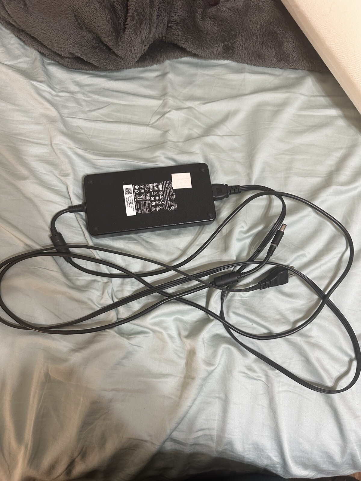 Alienware 15 R3 Gaming Laptop with charger and Logitech G502 Hero (wired)