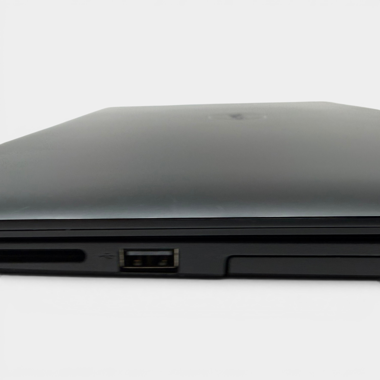 Dell Inspiron 5570 15.6″ Touch i5-8250U 12GB RAM 1TB HDD Win10 + Charger