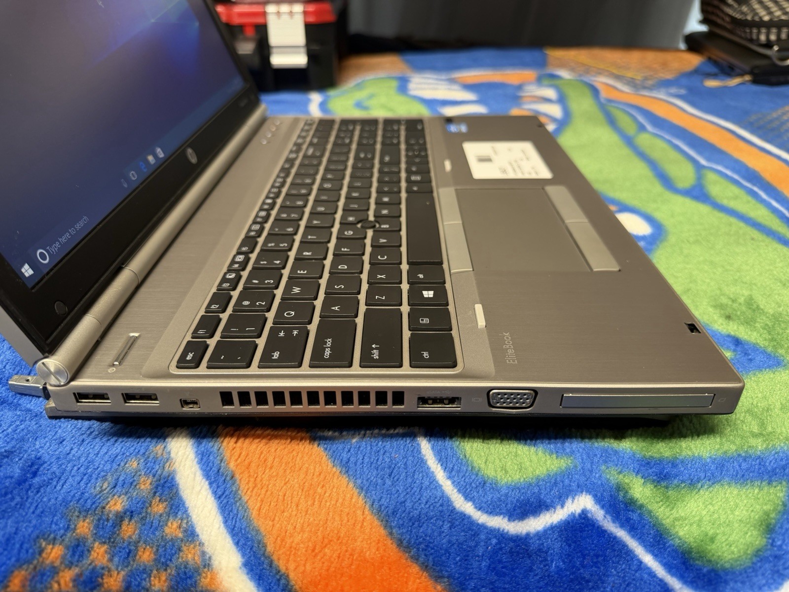 HP EliteBook 8560p 15.6″ Laptop Intel i5 @2.70 4GB RAM 320 GB DVDRW WiFi #241