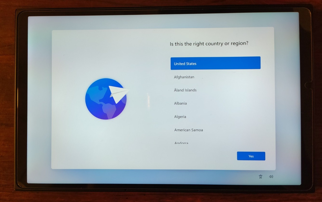 Lenovo Legion Go AMD Ryzen Z1 Extreme 16GB RAM 1TB SSD + Case and Extras