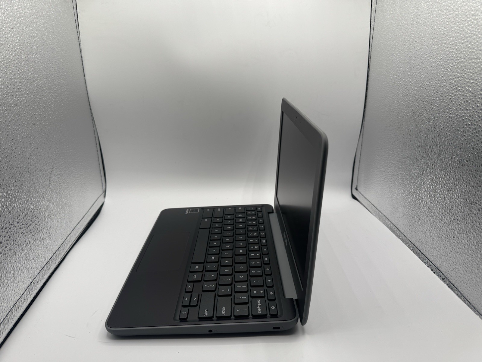 Asus C203x Chromebook 1.6GHz 4GB RAM 16GB SSD 11.6″ HDMI Chrome OS with Charger
