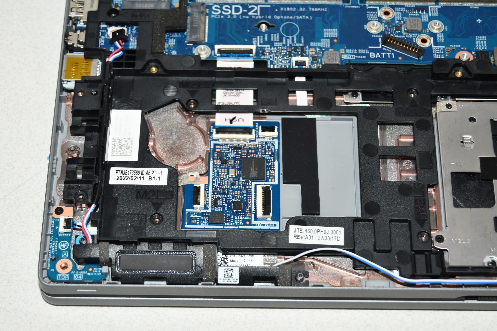 ^ Dell Precision 3570 Laptop Intel i7-1265U No Ram No HD No Battery Cracked LCD