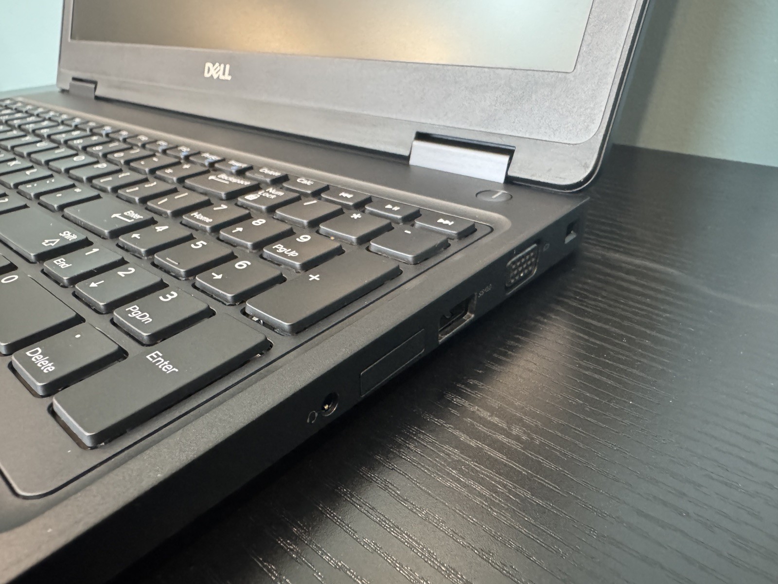 Dell Latitude 5590 Intel Core i7-8650U 16GB RAM 256GB SSD Windows 11 Pro Laptop