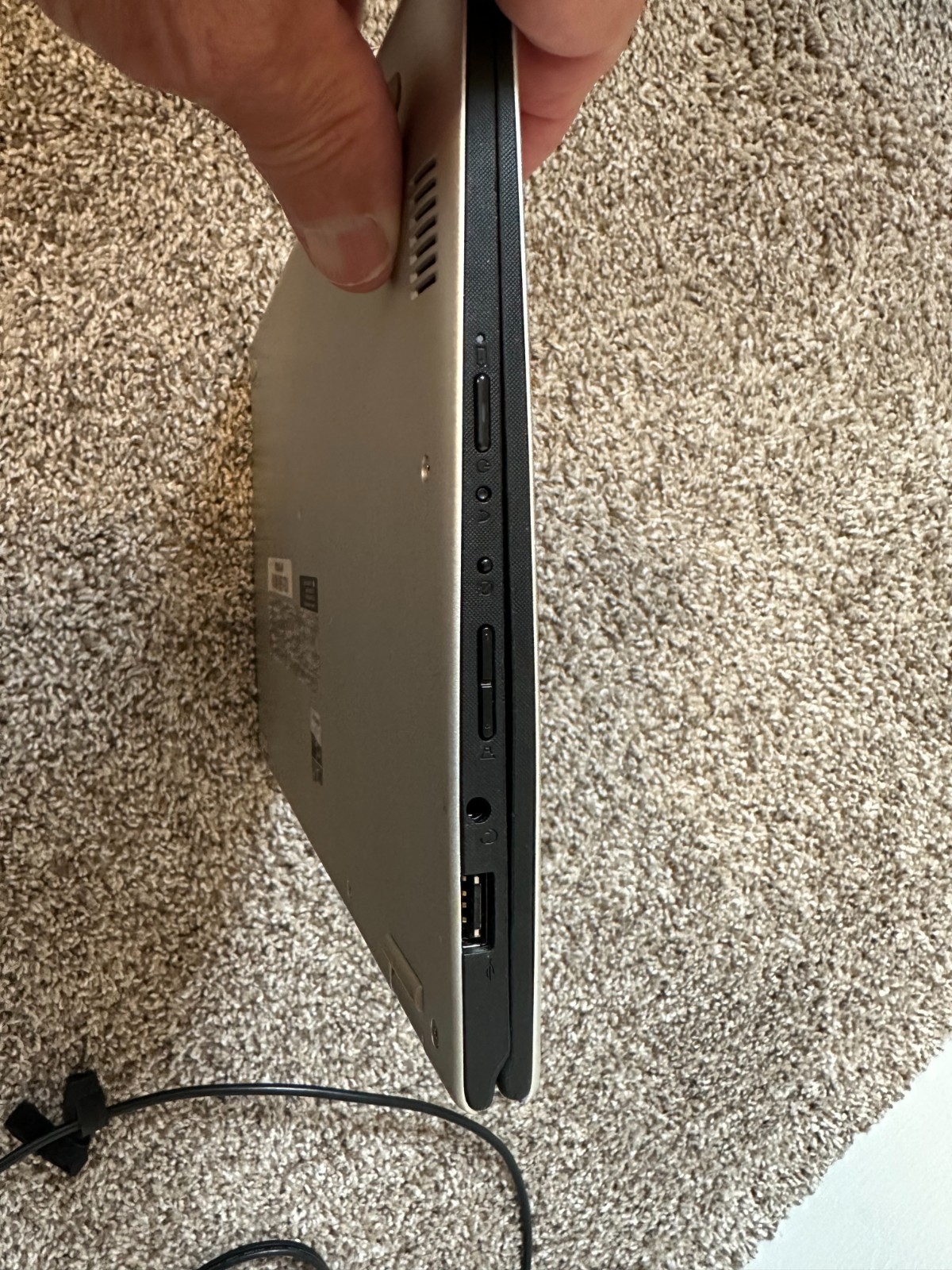 LENOVO YOGA 700-11isk 2in1, Silver , 8GB Ram Windows 10, with Power Cord