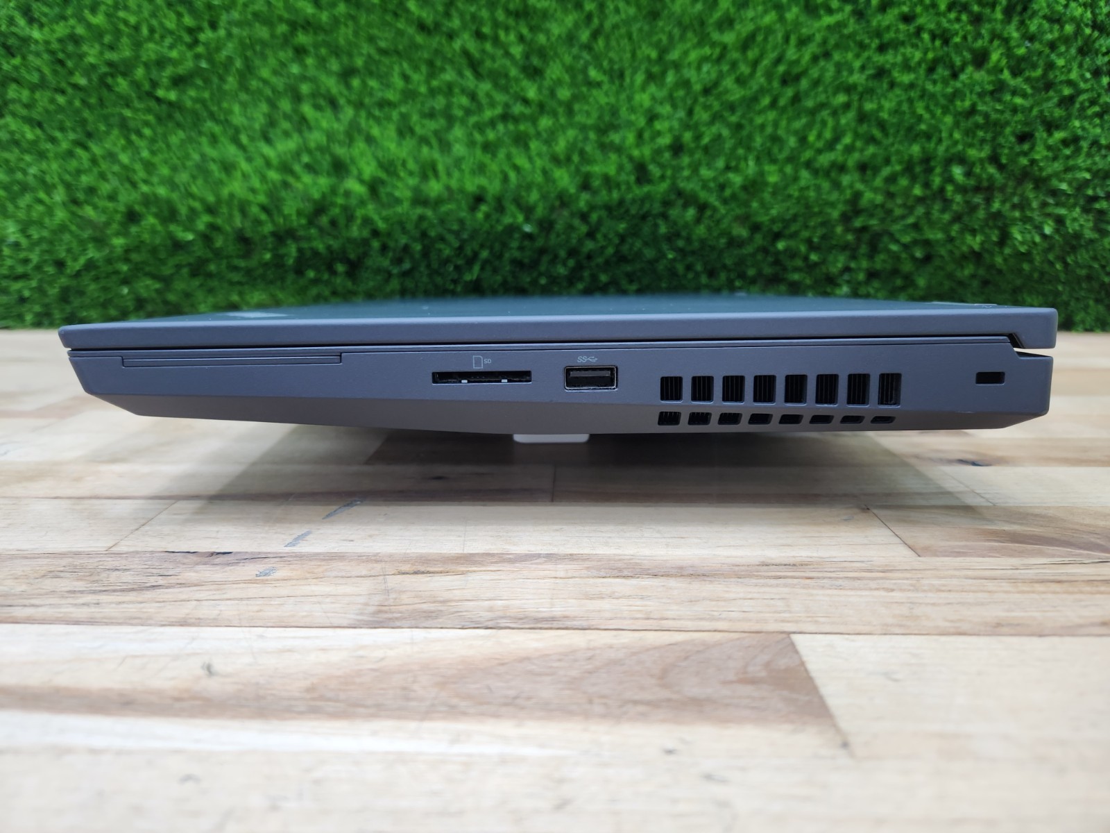 Lenovo ThinkPad P15 Gen 1 15.6″ i7-10750H 32GB 512GB SSD Quadro T2000 Win 11 P ~