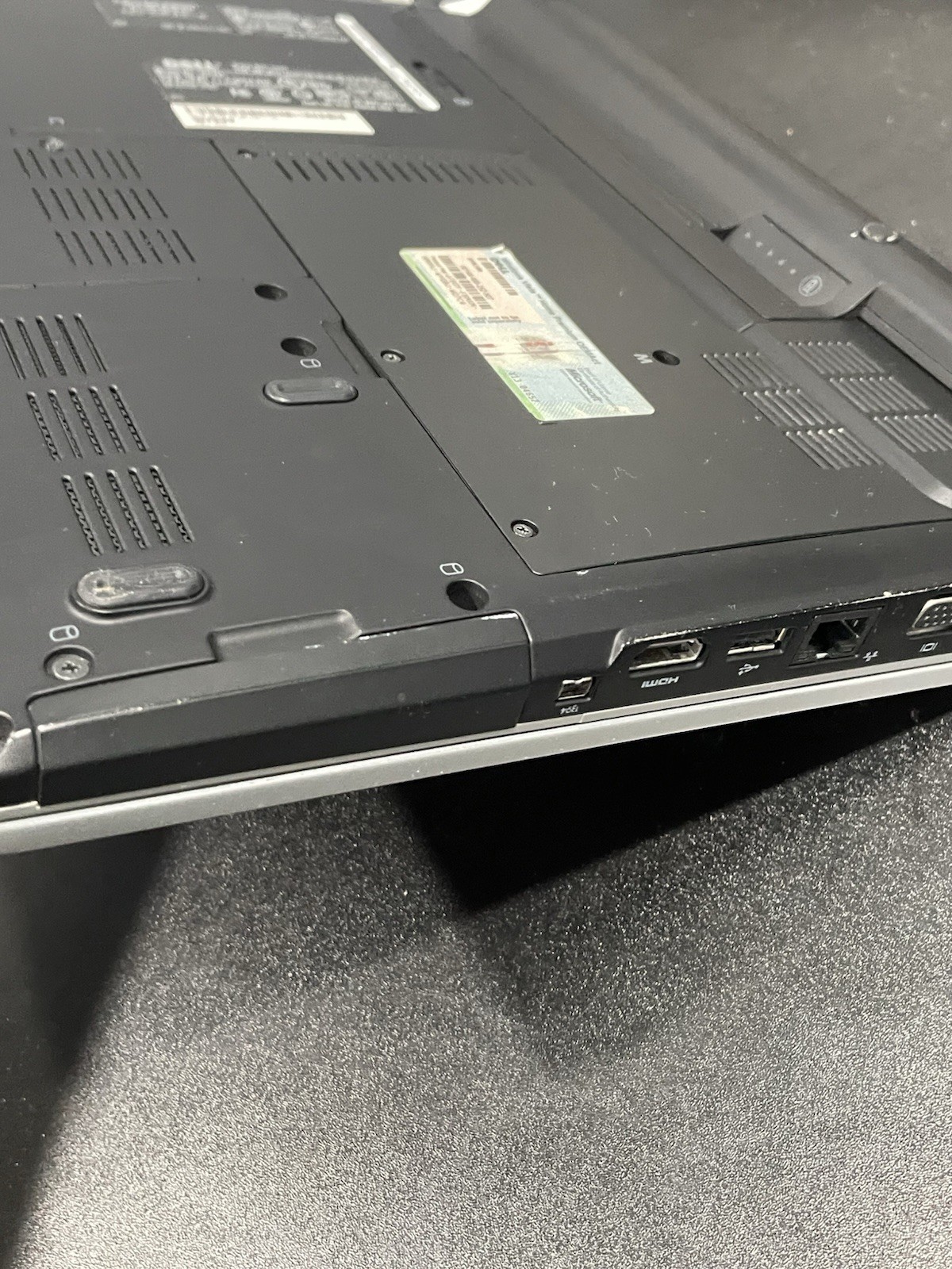Dell XPS M1330 13″ Laptop Powers On Not Further Testing Red
