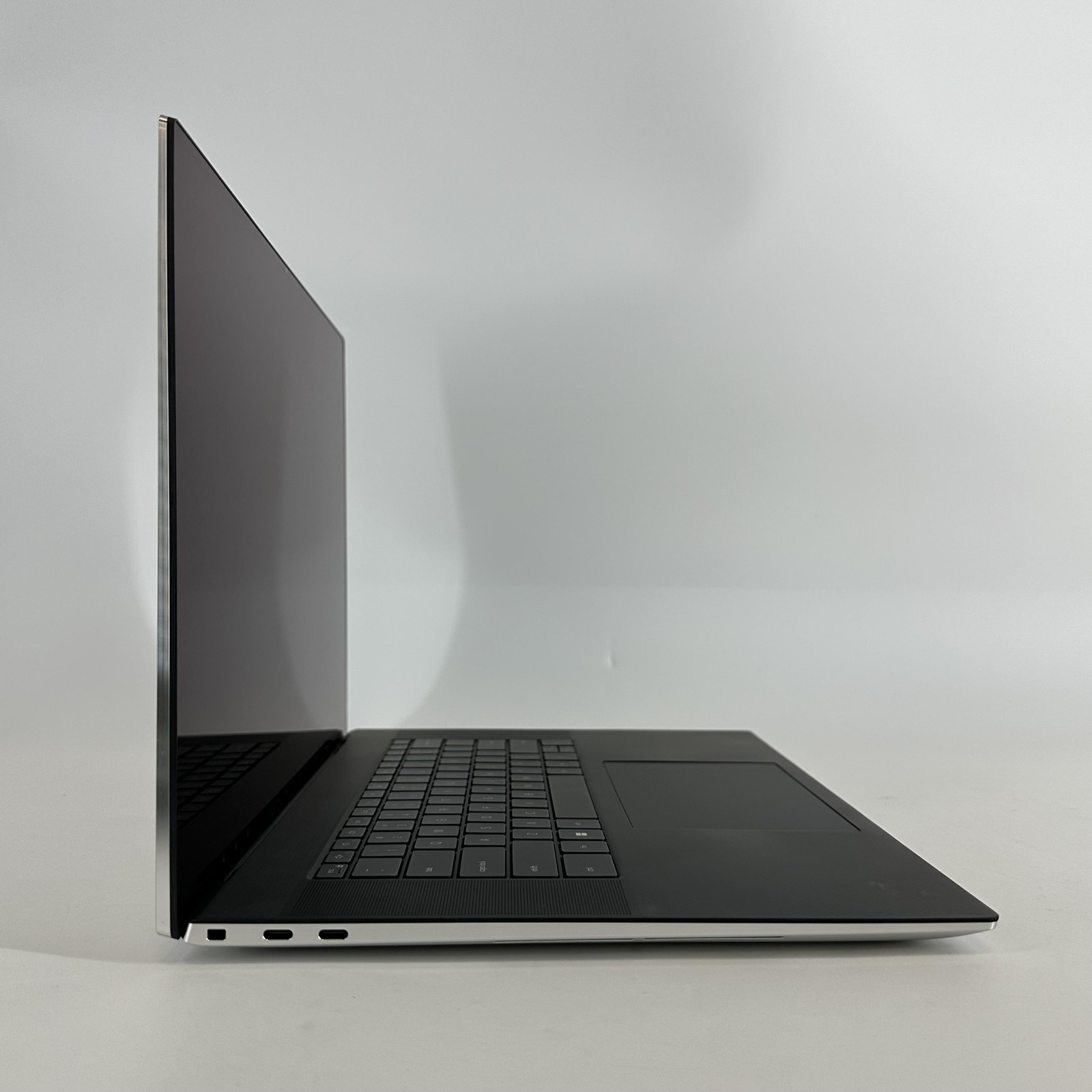 Dell XPS 17 9730 UHD+ TOUCH 2.4 GHz i7-13700H 32GB 1TB SSD RTX 4070 Excellent