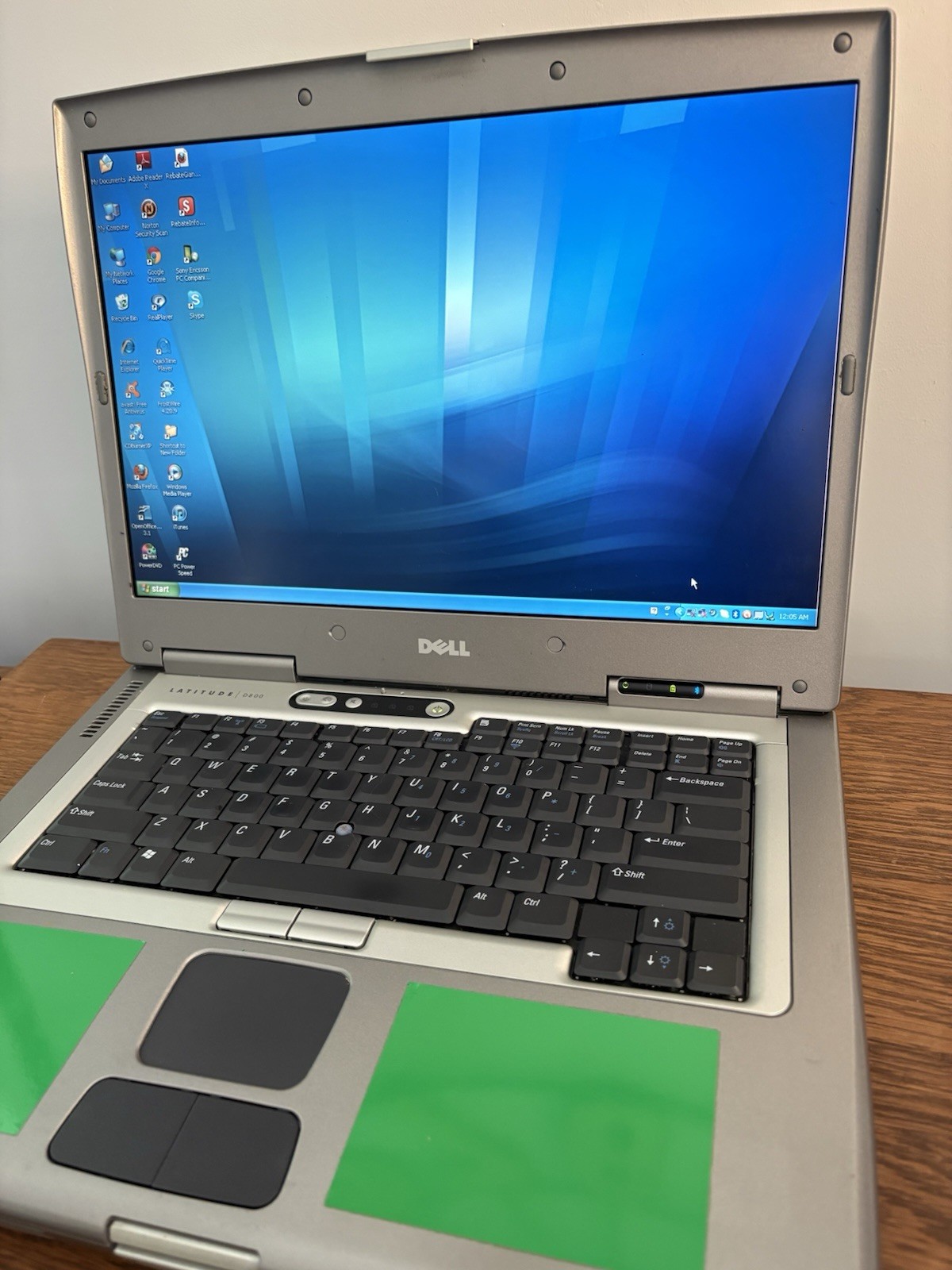 Dell Latitude D800 Laptop Windows XPPro Pentium M 1.7GHz 1GB RAM 120GB HDDTested