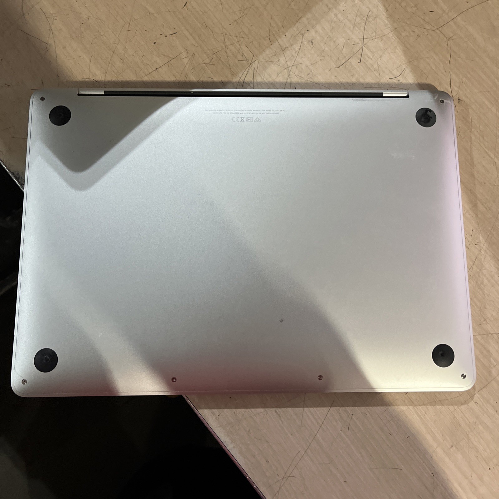 APPLE MACBOOK PRO “M1″ 8 CPU/8GPU 13” 3.2GHZ 8GB RAM 256SSD