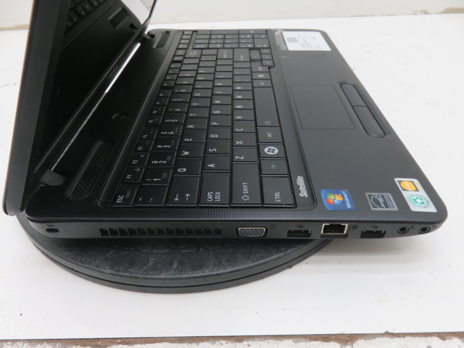 Toshiba Satellite C655D-S5202 Laptop AMD C-50 2GB Ram No HDD/Batt/Bad Hinges