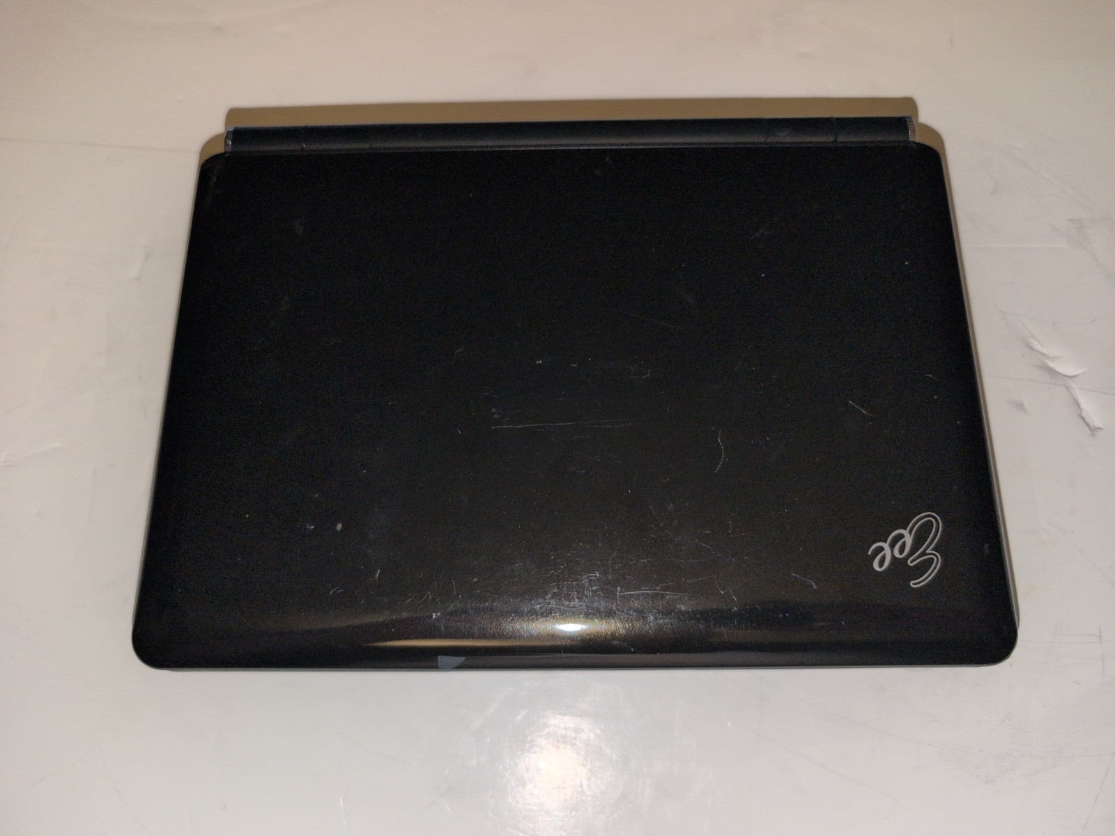ASUS EEE PC 1000HE 10″ Screen Powers on/No Hard Drive OS or Power Supply