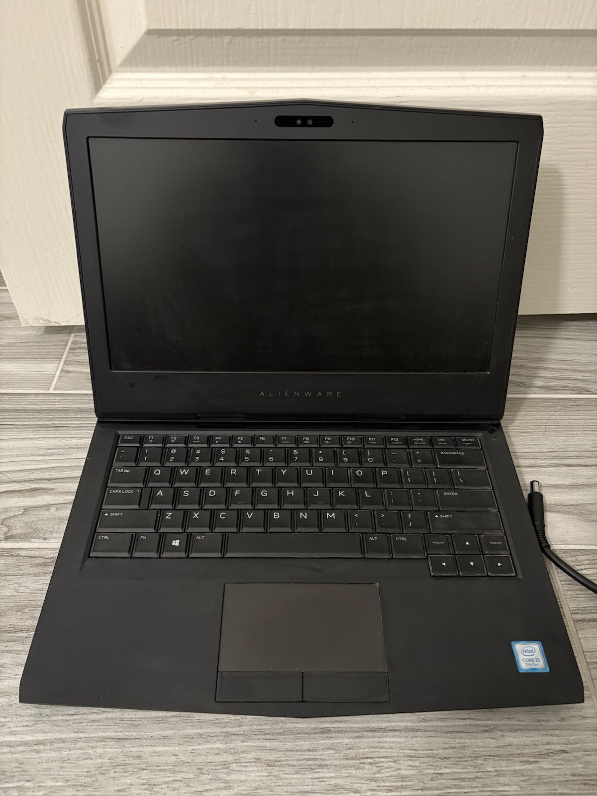 Alienware 13 R3 13.3″ i5-6300HQ GTX 1060 8GB 256GB SSD Win10 Charger