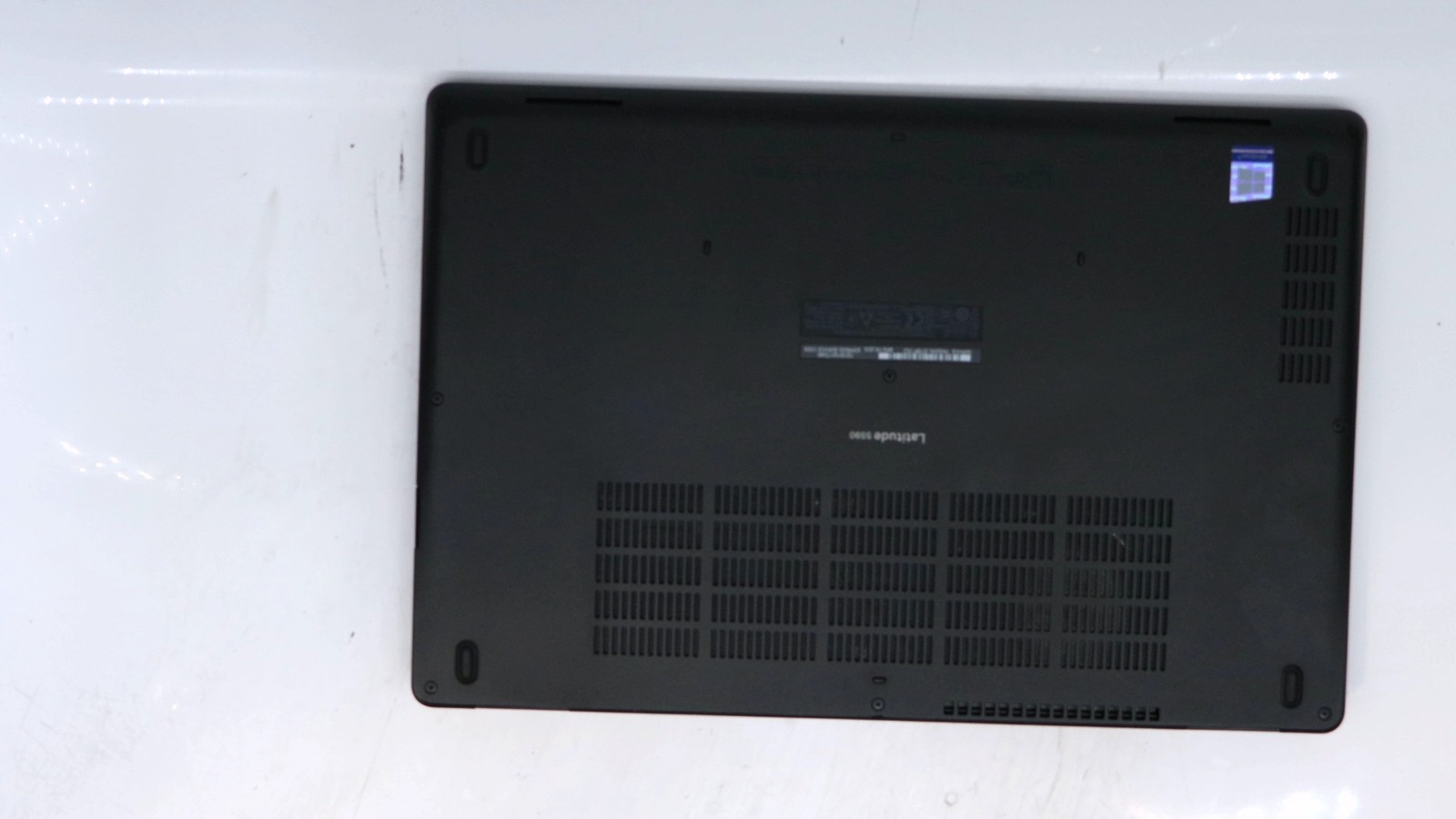 Dell Latitude 5590 15″ i7-8650u 16GB 512GB – Fair READ DESC