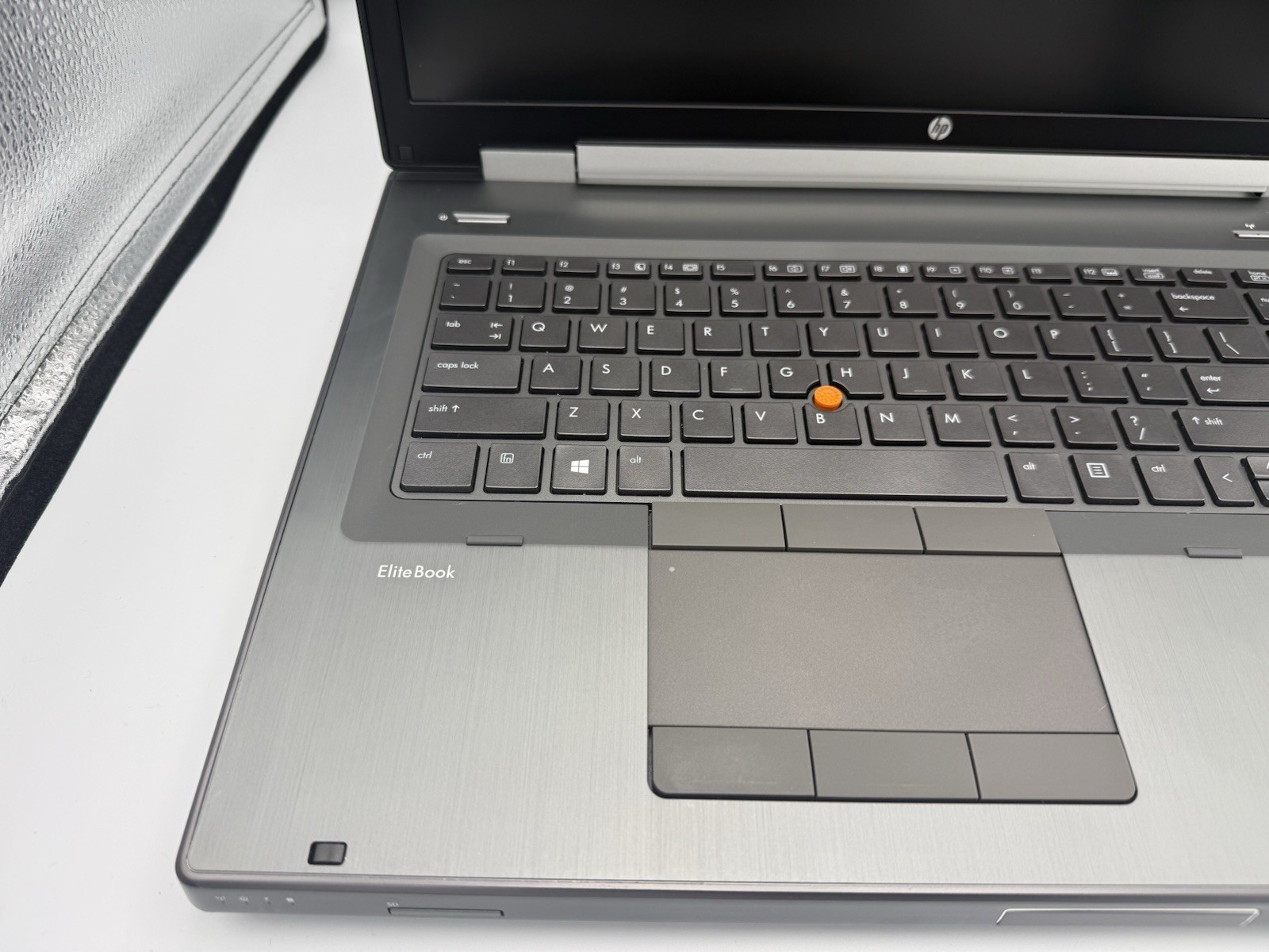 HP EliteBook 8770W 17.3″ MW i7-3740QM 2.7GHz|16GB|500GB|No AC|No Wireless