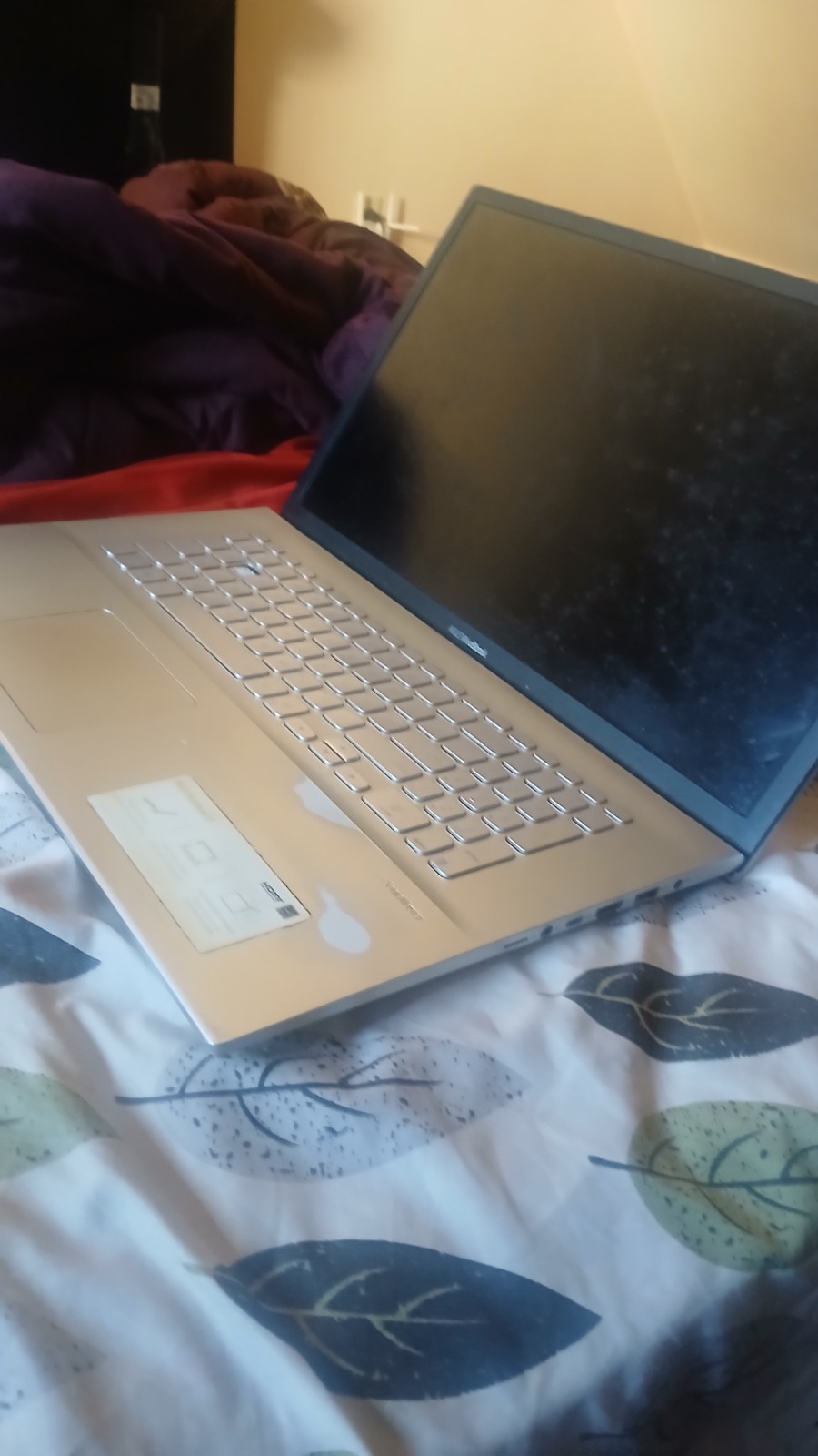 Asus Vivobook 17, AMD Ryzen 3 3250U with radeon graphics, 8gb RAM, 238gb storage