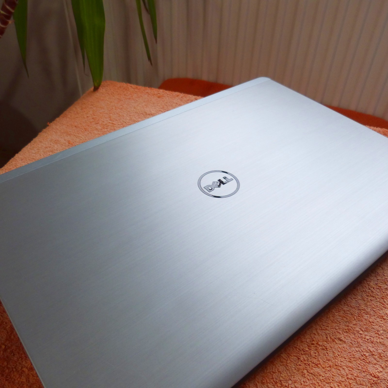 Dell 5748 METAL 17″ PREMIUM l SSD Windows 10 l MaxxAudio PROSound HDMI USB3