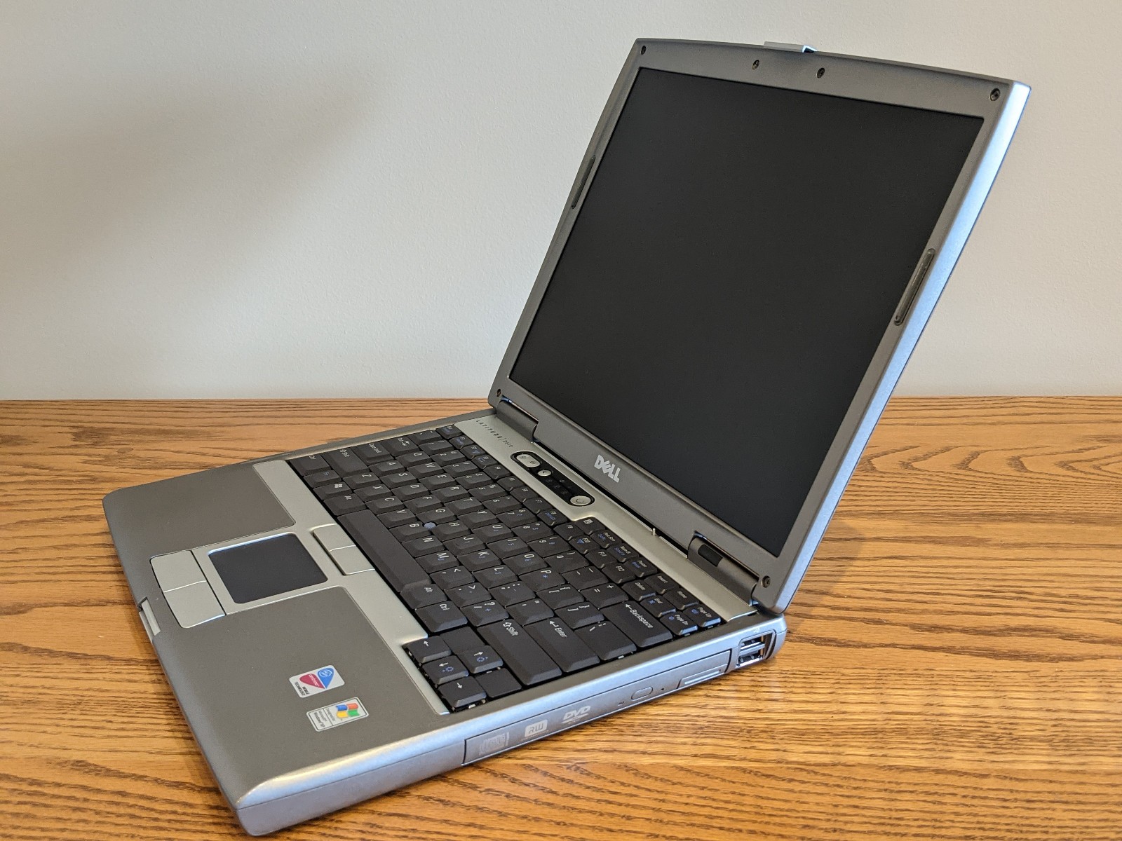 Dell Latitude D610 Intel Pentium M 740 2GB DDR2 40GB HD Windows XP