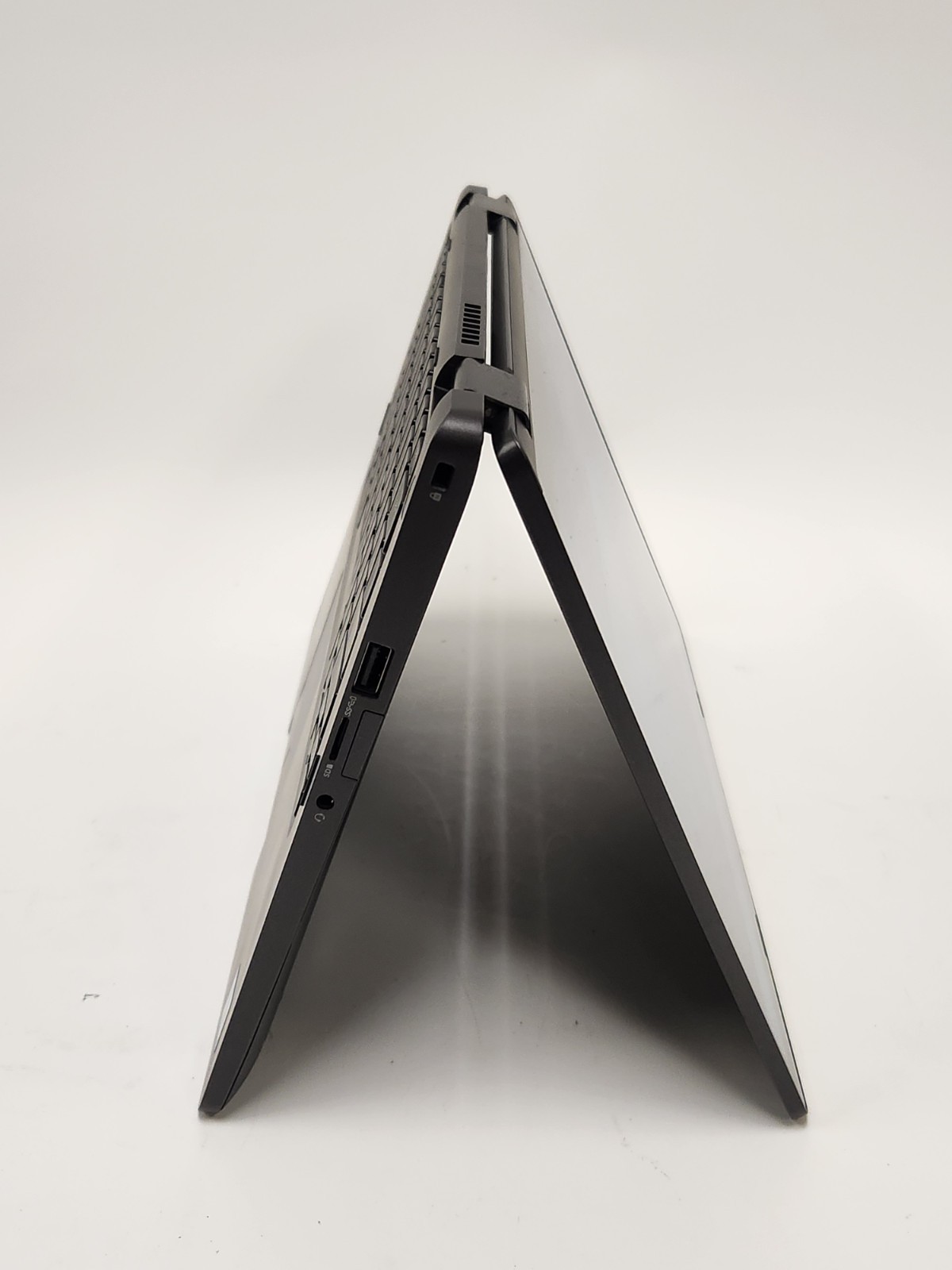 Dell Latitude 5300 2-in-1 TOUCH i5-8365U 1.60GHz 8GB 256GB NVMe Win11Pro