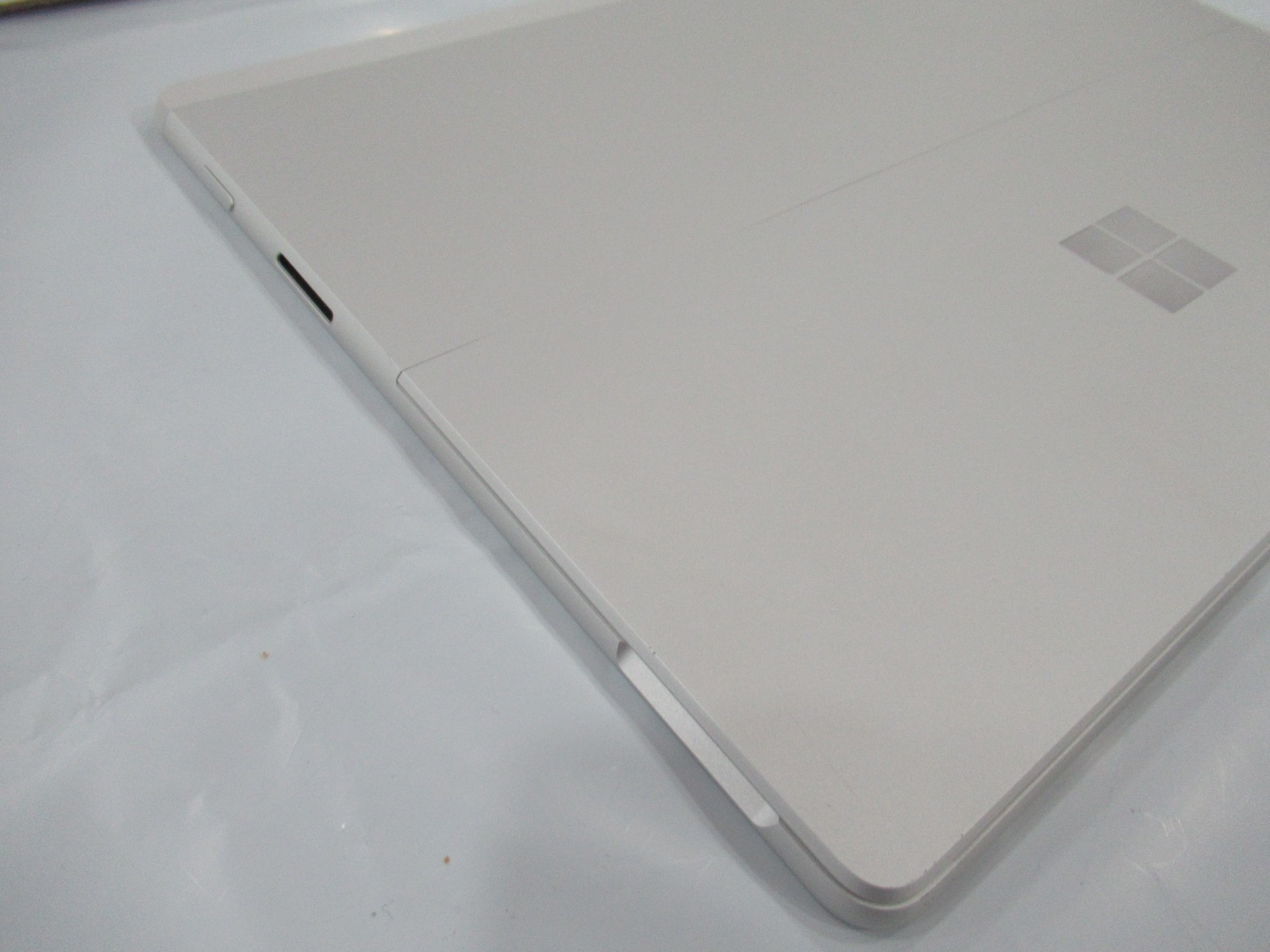 Microsoft Surface Pro X 13″ Touchscreen SQ1 @ 3.0ghz processor 8GB RAM 128gb