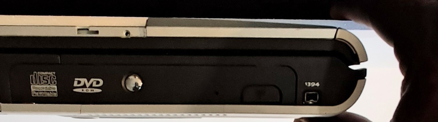 Compaq Presario 1500 Windows XP Home Edition Laptop