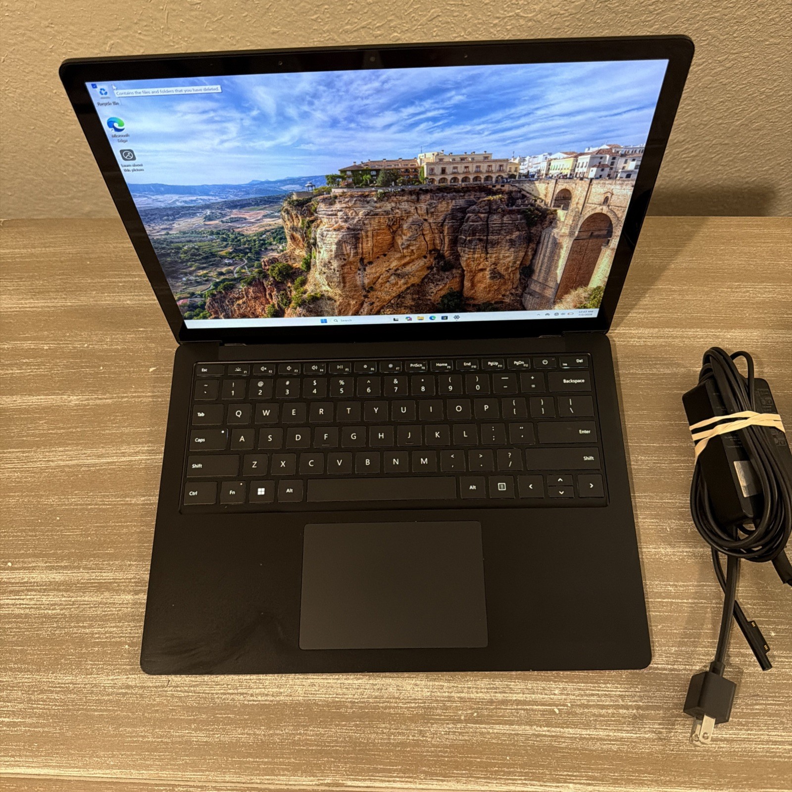 Microsoft Surface Laptop 4 13.5’ i7-1185G7 -16GB RAM- 512GB .Touch-Win 11