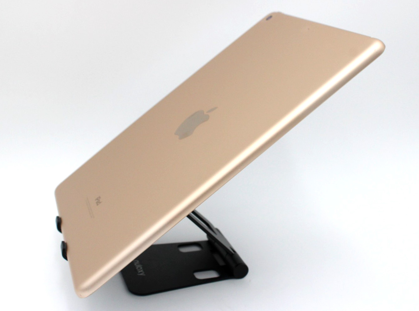Apple iPad 5th Gen. A1822, 32GB, Wi-Fi, 9.7 in – Gold *PARTS ONLY*