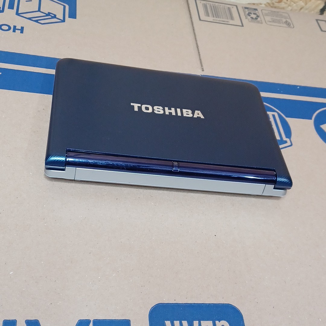 Toshiba Mini NB305 10.1in. (Intel Atom, 2GB) Netbook -Windows 7 Version Blue
