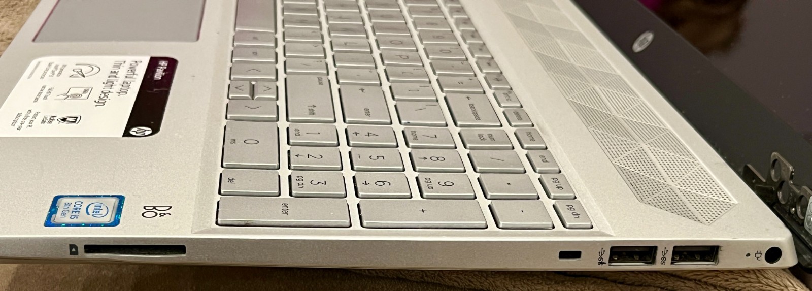 HP Pavilion 15-cs1065cl Laptop Powers On Broken Hinges Parts or Repair