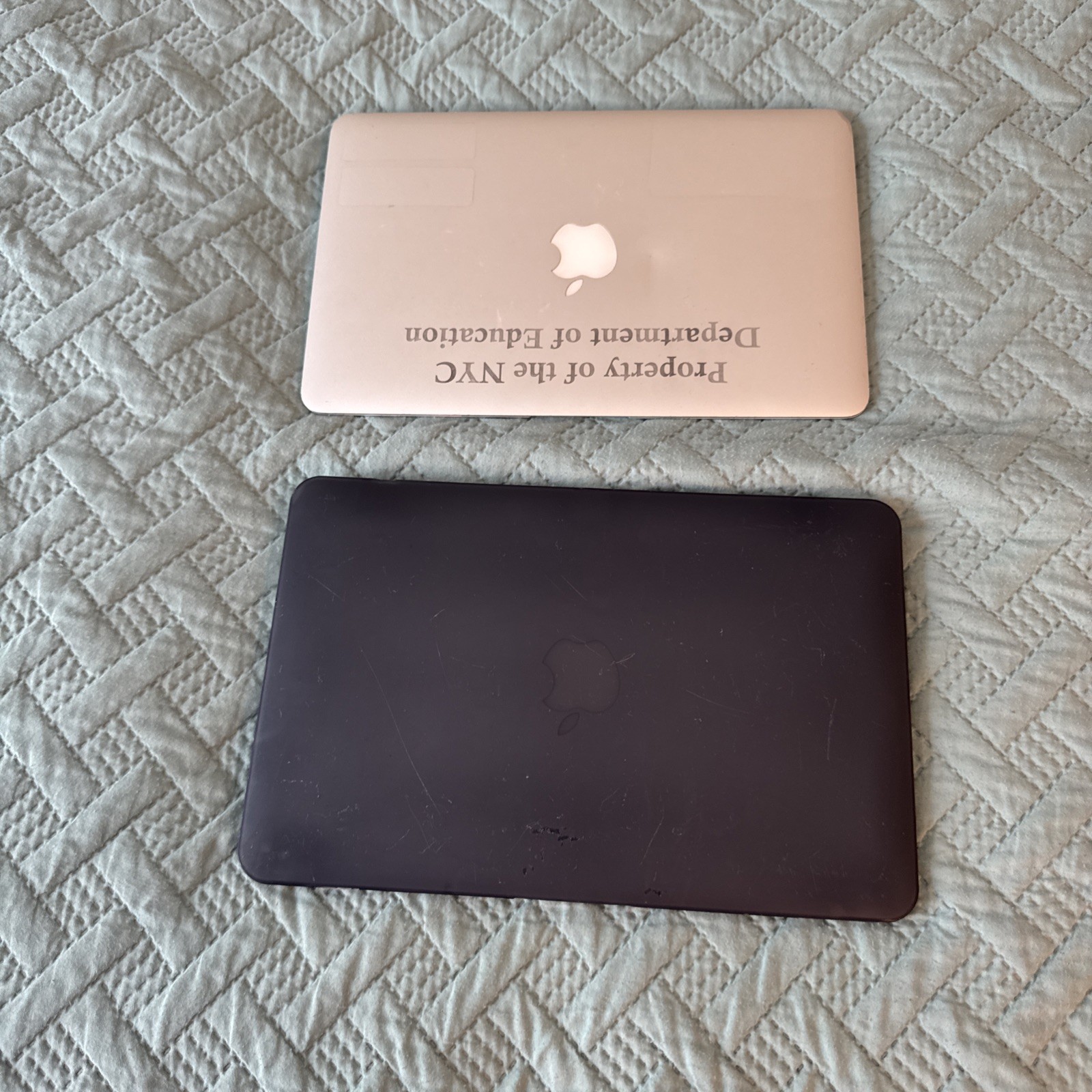 Lot of (8) Apple MacBooks: 2- PRO’s 1425, 2-AIR, A1466, 2-AIR, A1465/2-AIR,A1370