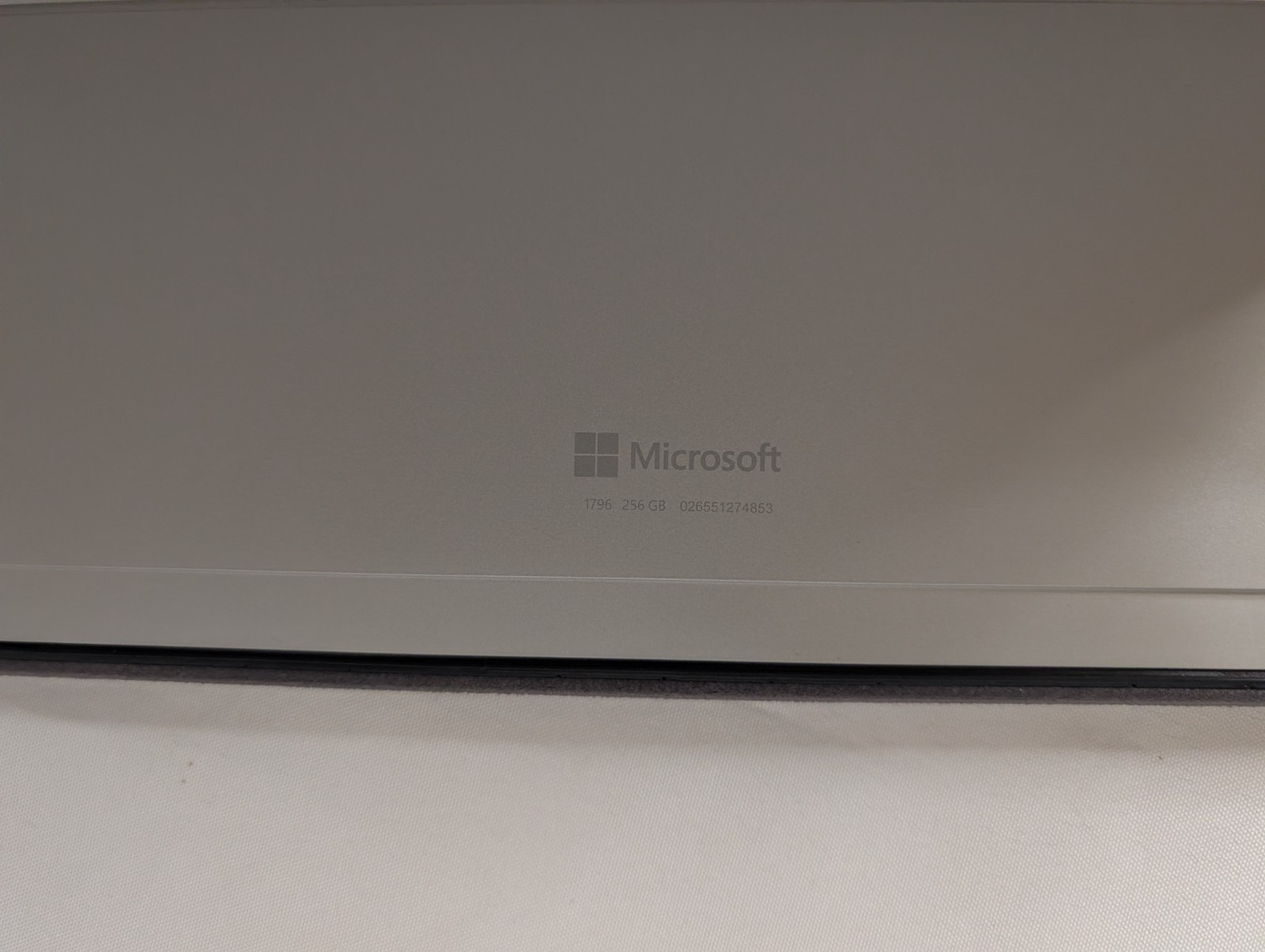 Microsoft Surface Pro 5 12.3 inch (256Gb, Intel i7 2.6GHz, 8GB RAM + Accessories