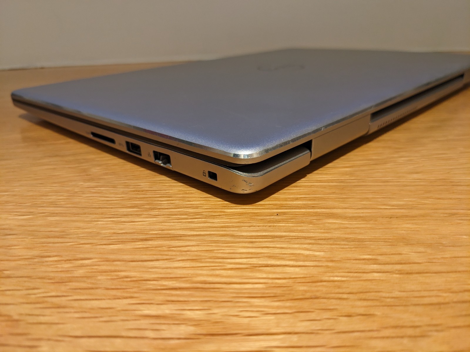 Dell Inspiron 7573 15″ – i7-8550U – 16GB RAM – MX130 – 1.2GB Storage *NEW BATT*